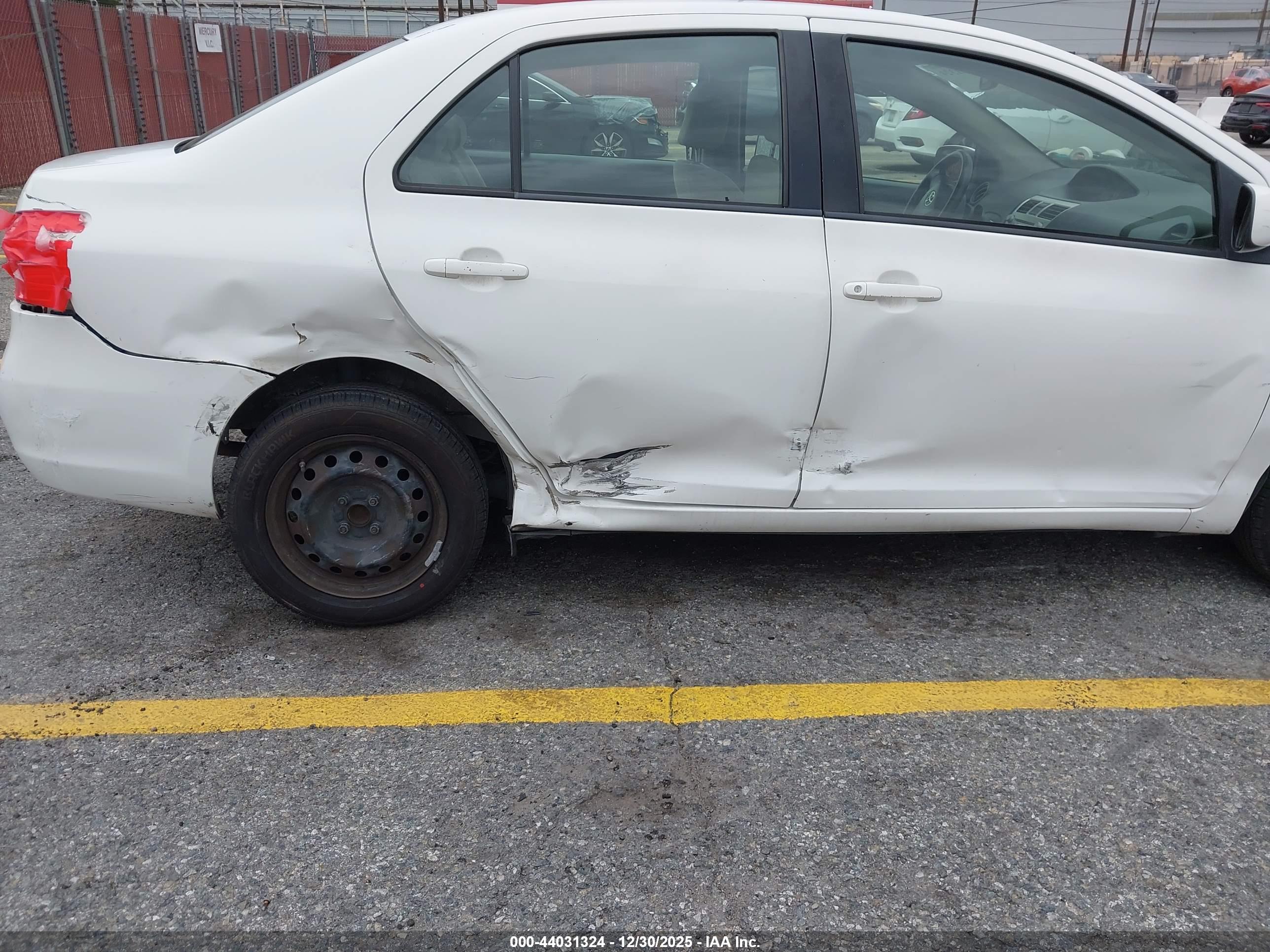 TOYOTA YARIS image 6
