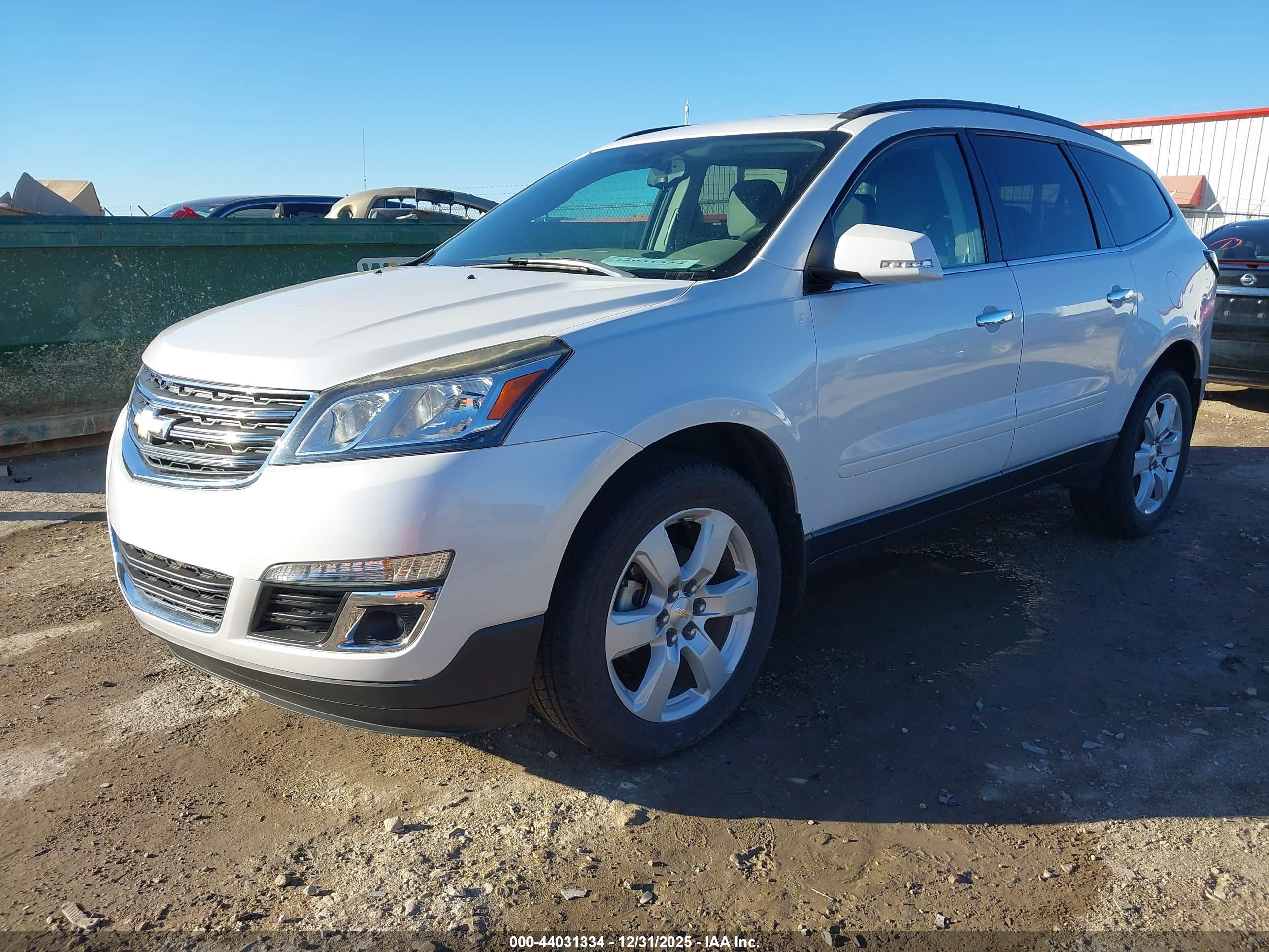 CHEVROLET TRAVERSE image 2