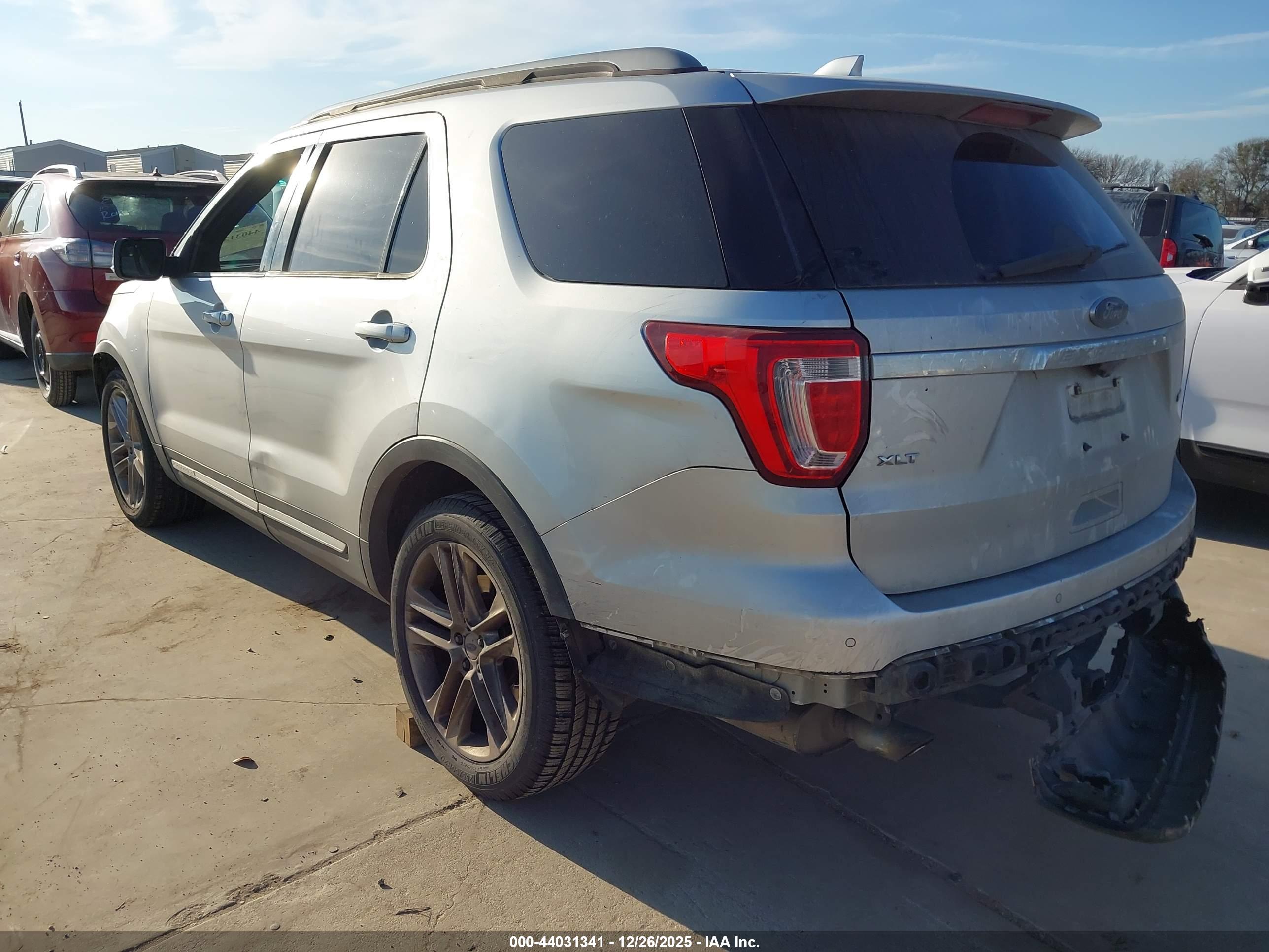 FORD EXPLORER image 3