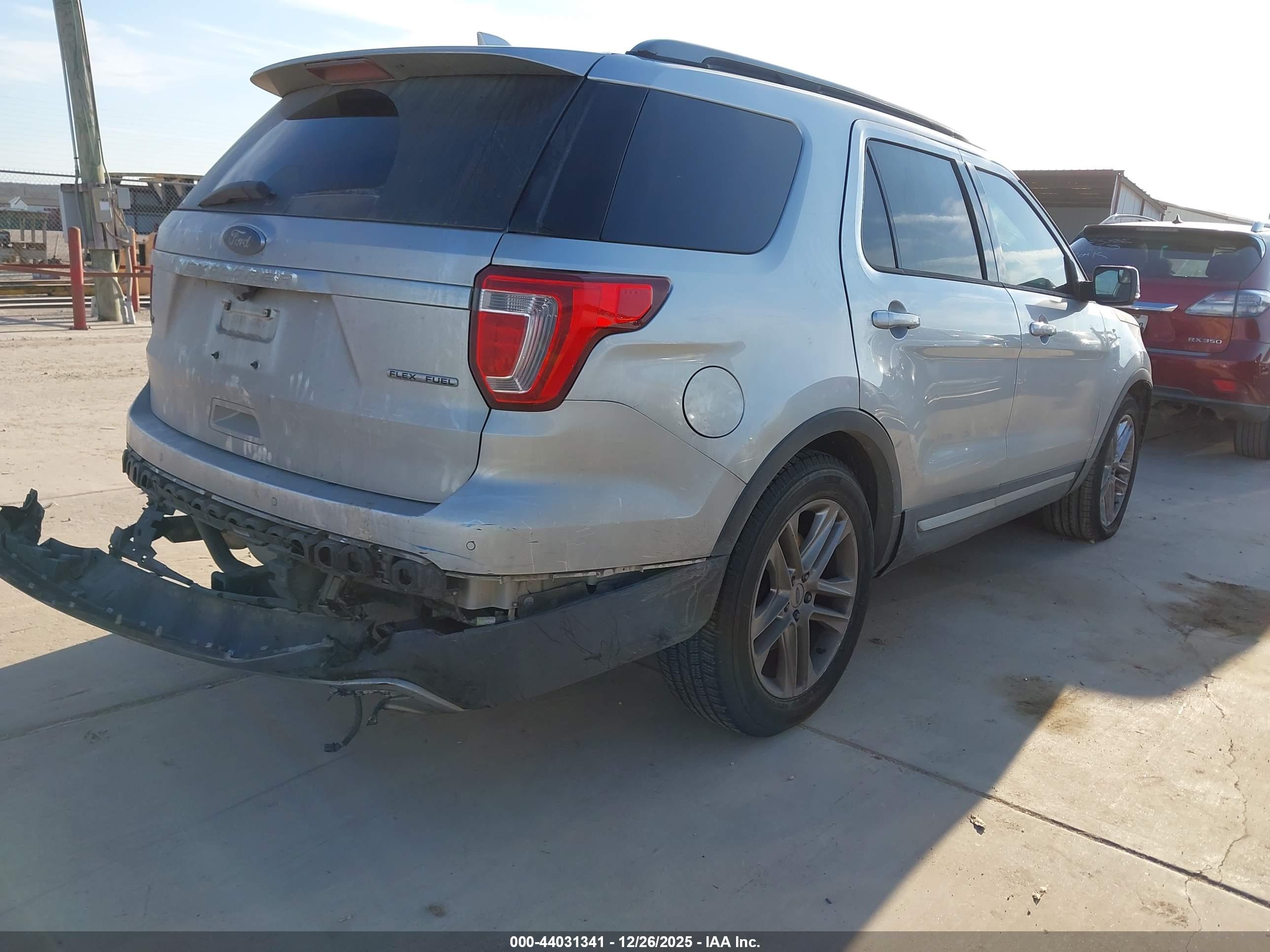 FORD EXPLORER image 4