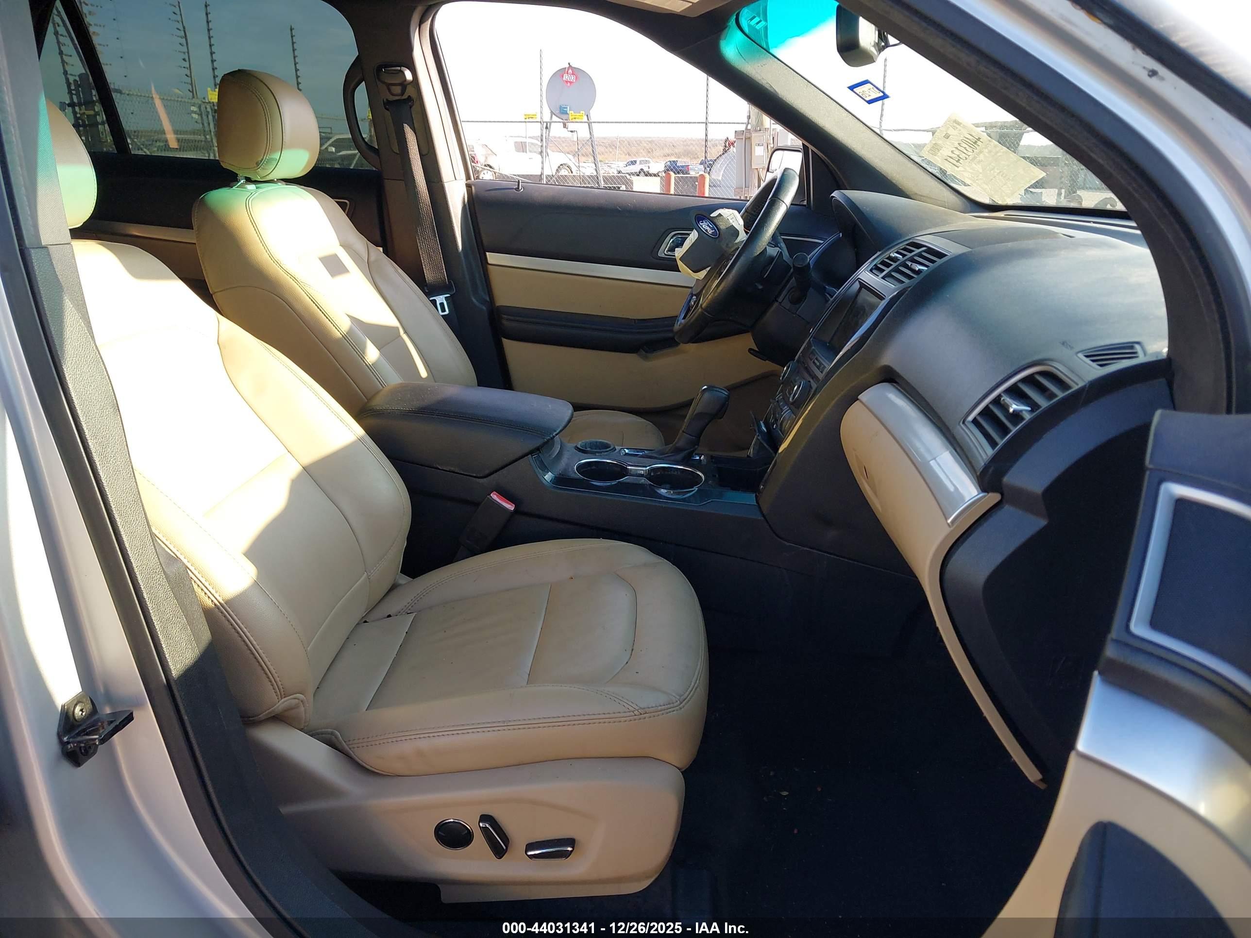 FORD EXPLORER image 5