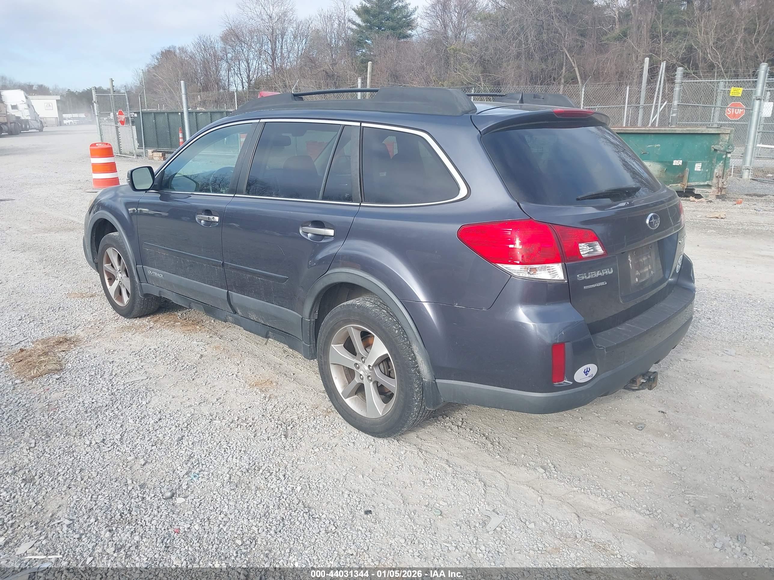 SUBARU OUTBACK image 3