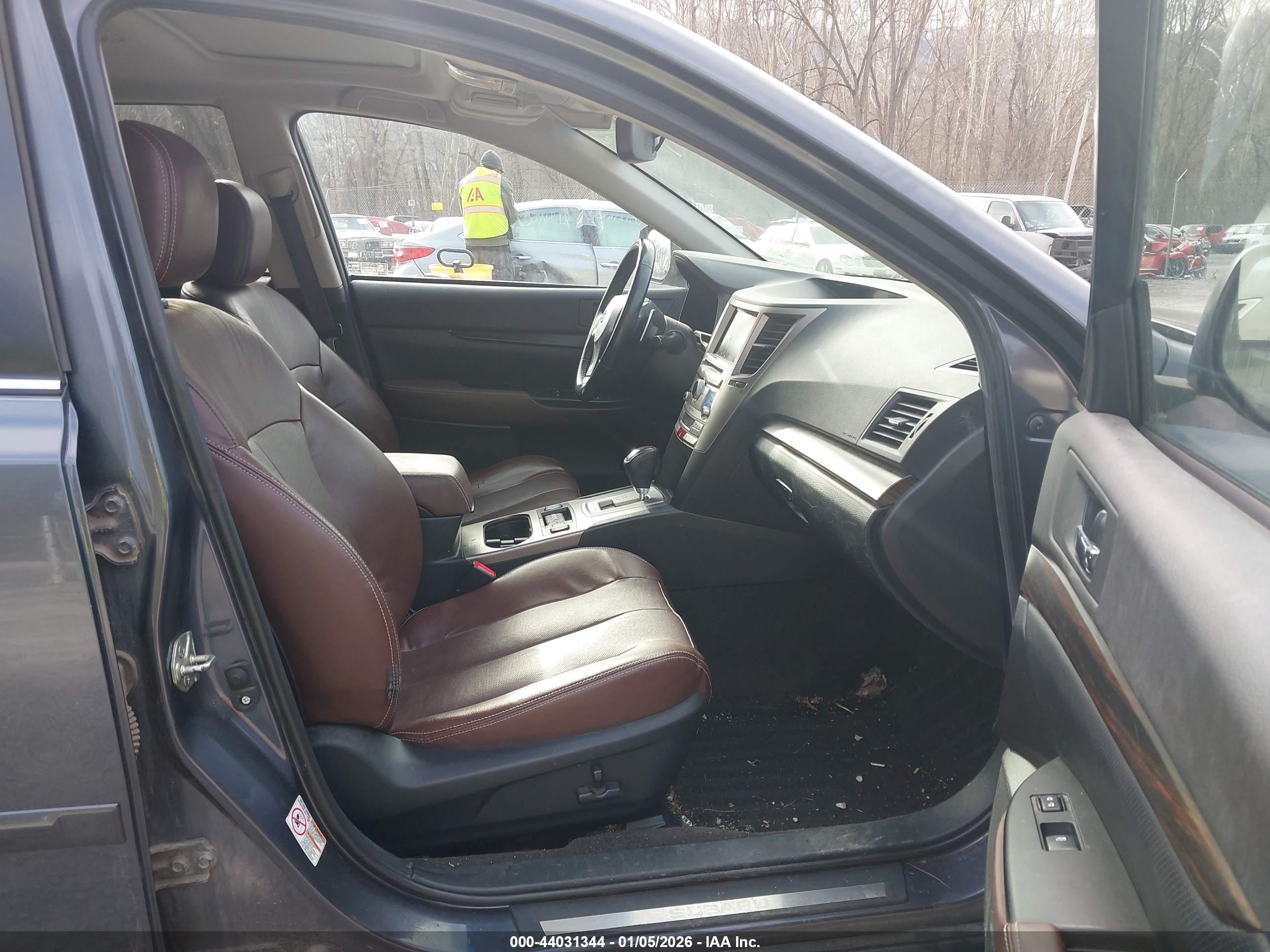 SUBARU OUTBACK image 5