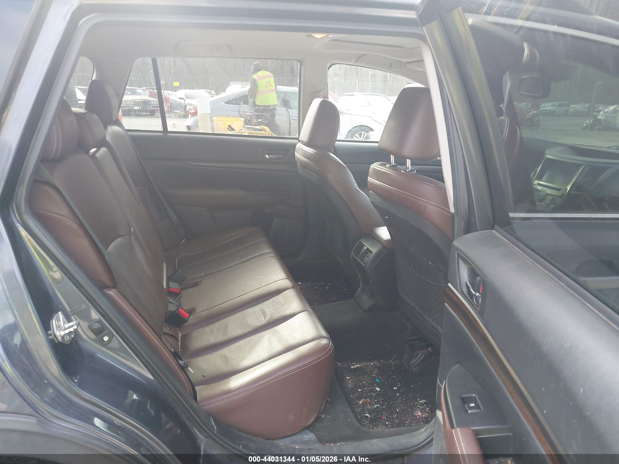 SUBARU OUTBACK image 8