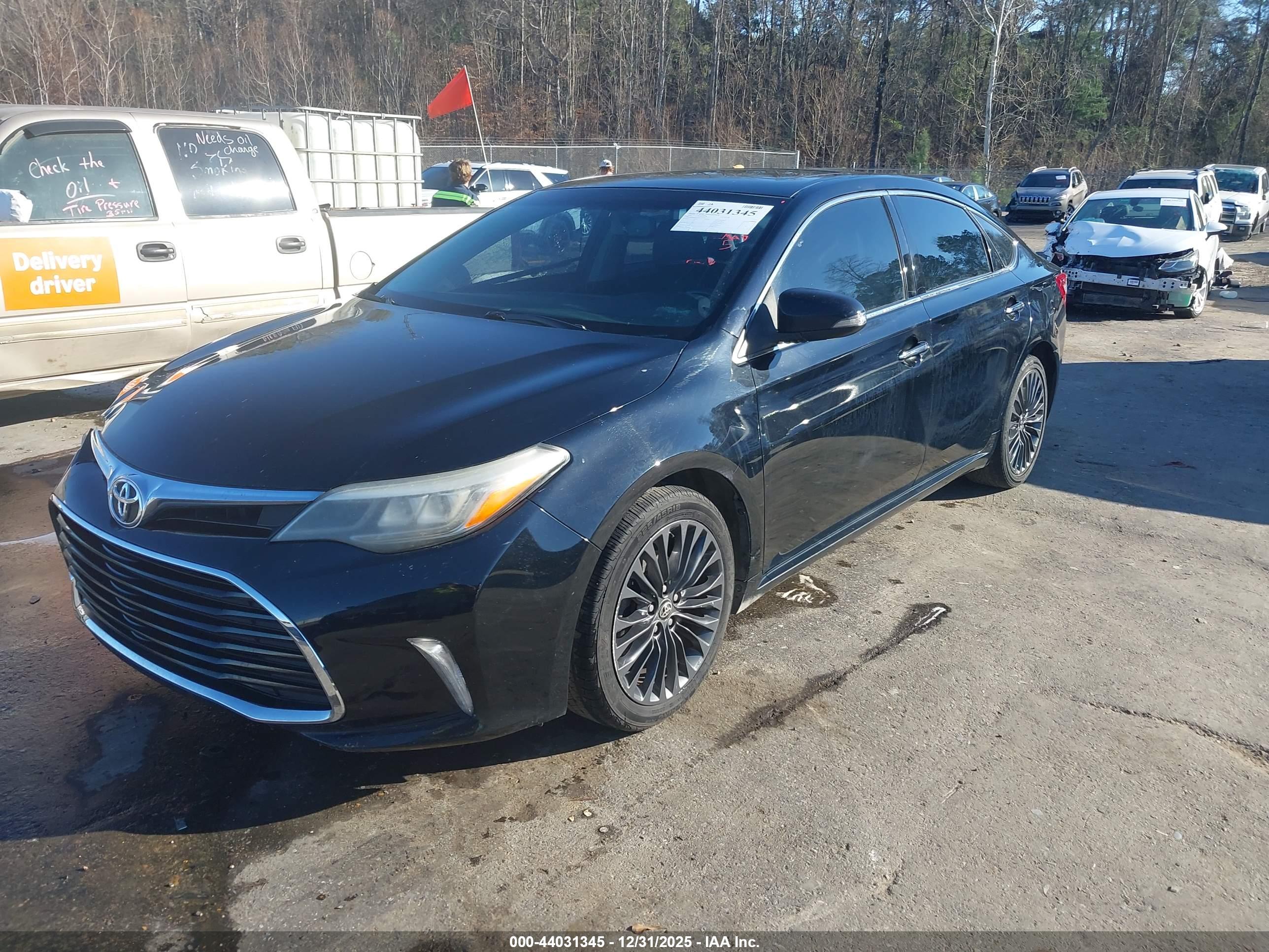 TOYOTA AVALON image 2
