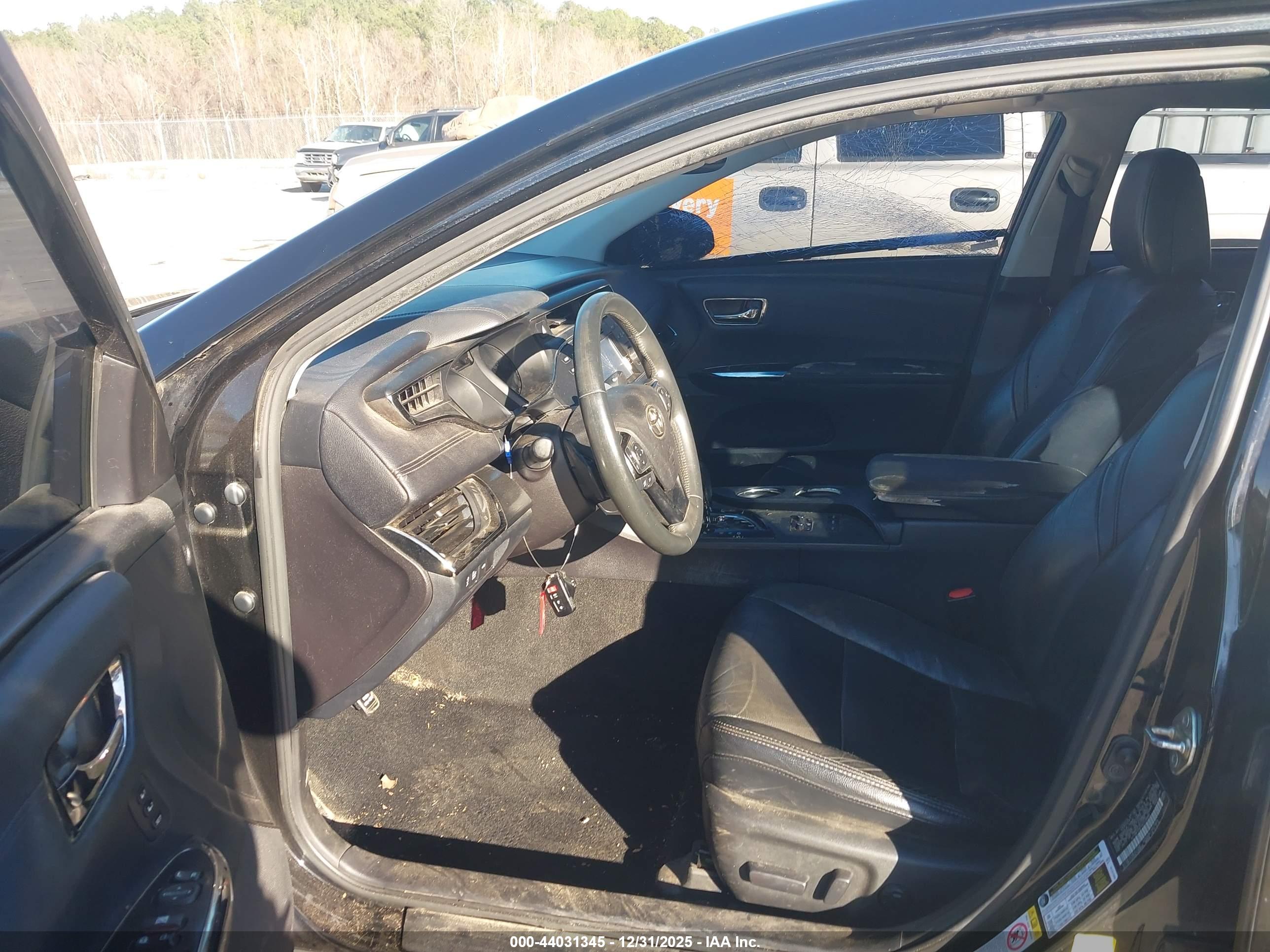 TOYOTA AVALON image 5