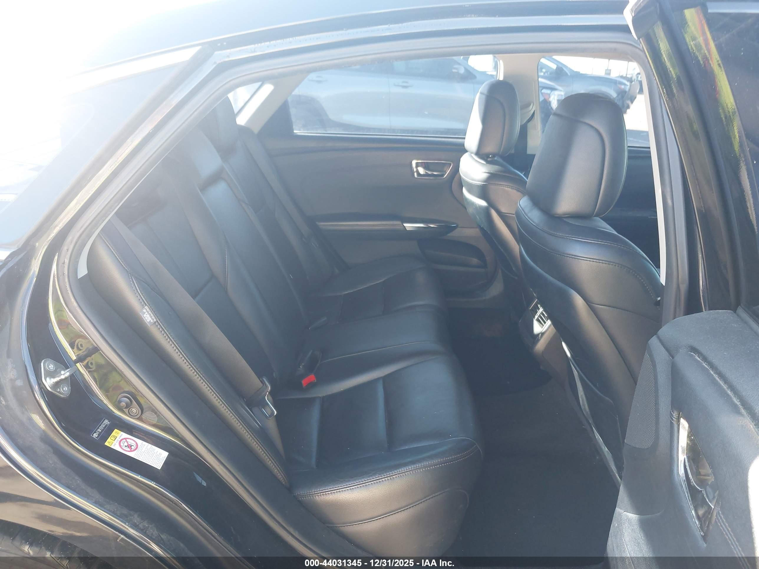 TOYOTA AVALON image 8