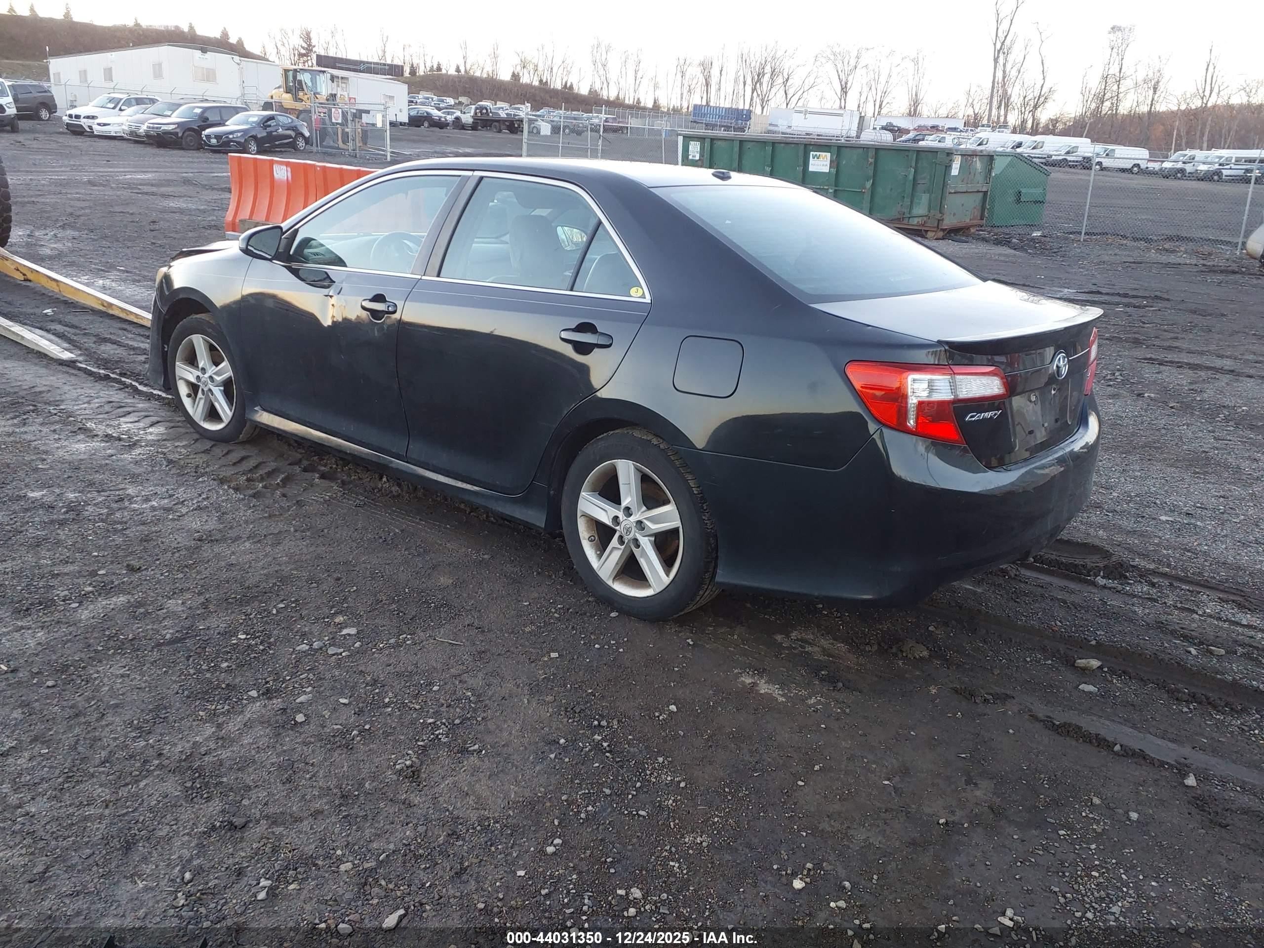 TOYOTA CAMRY image 3