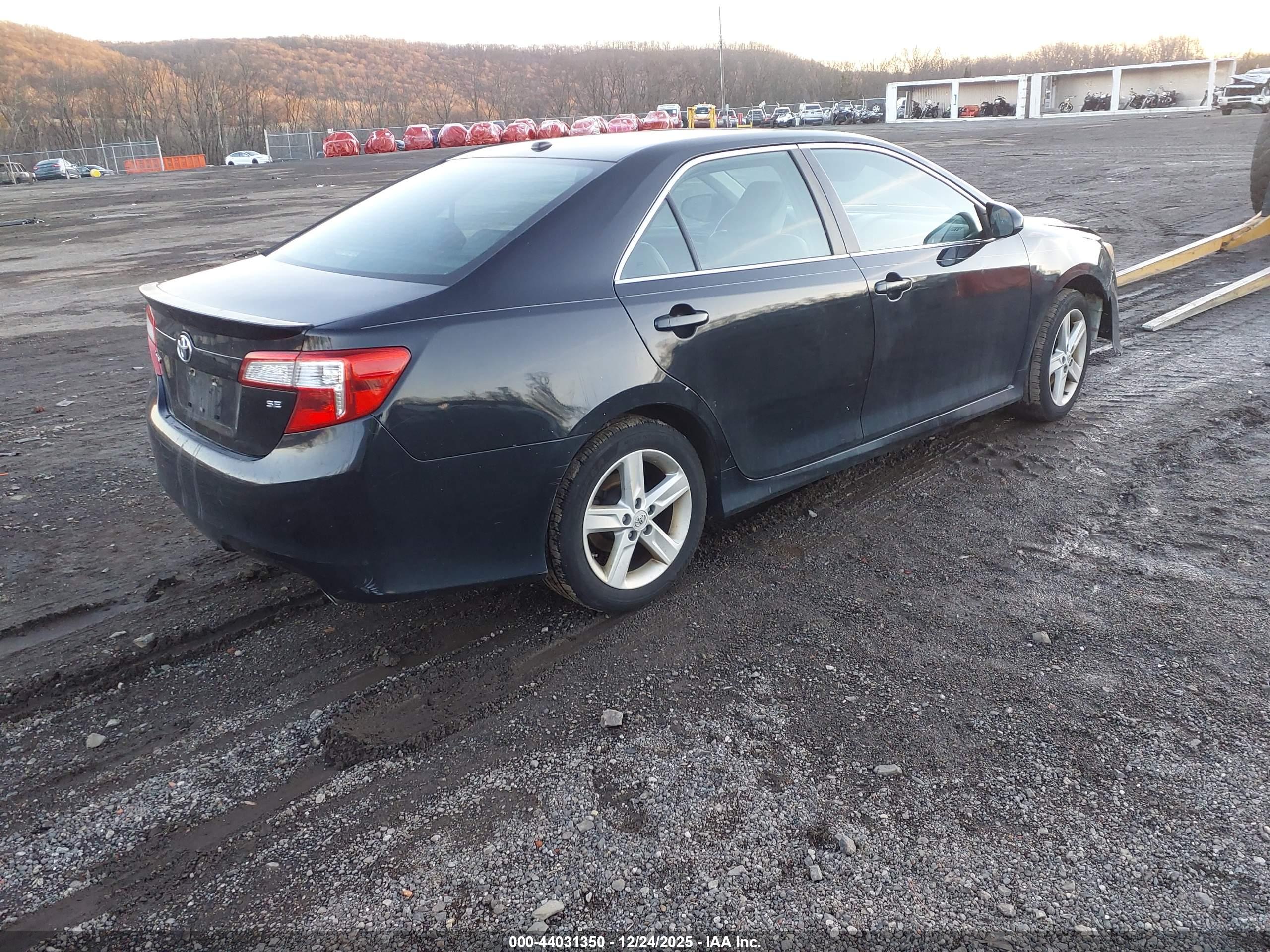 TOYOTA CAMRY image 4