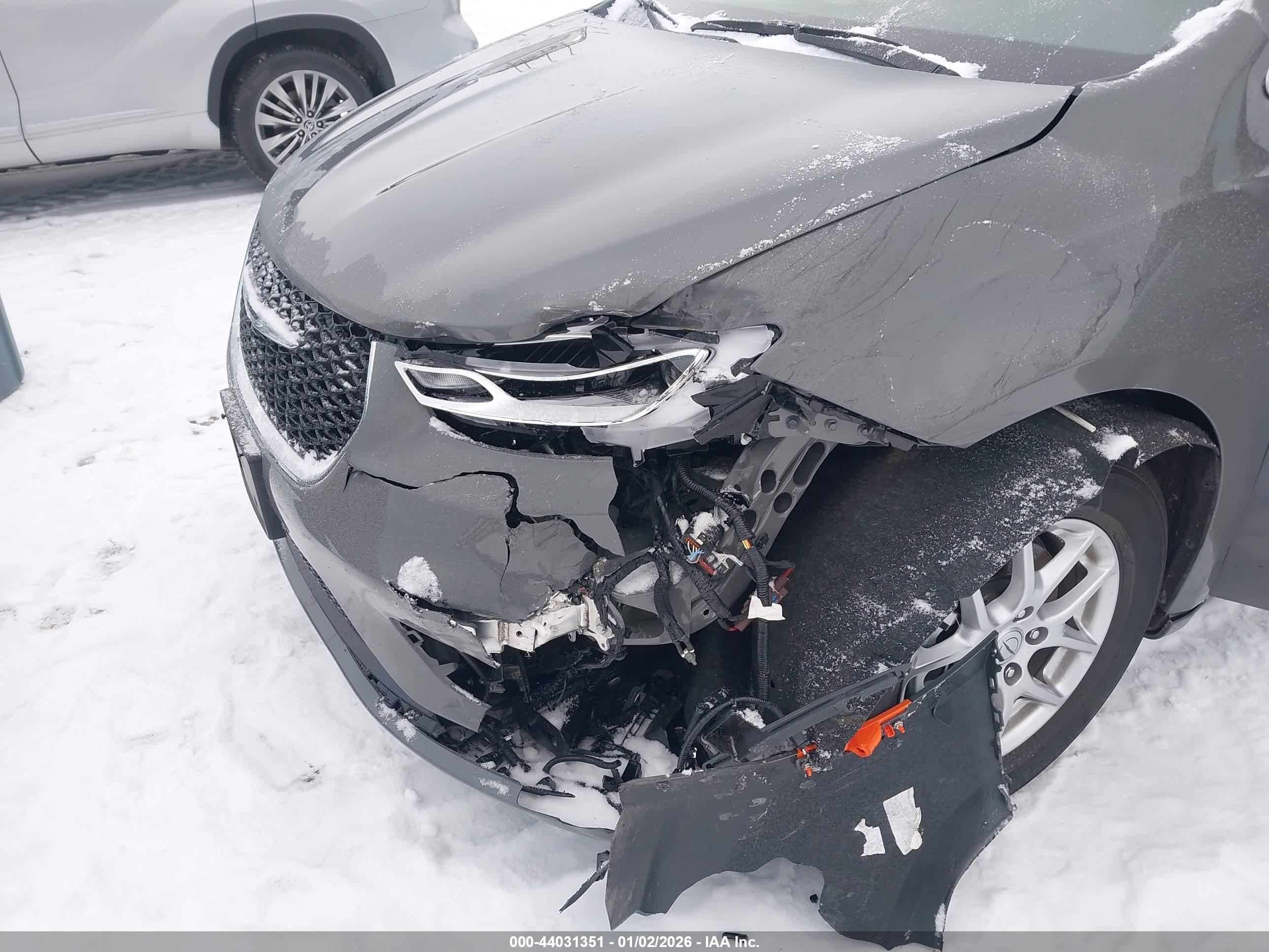 CHRYSLER PACIFICA image 6