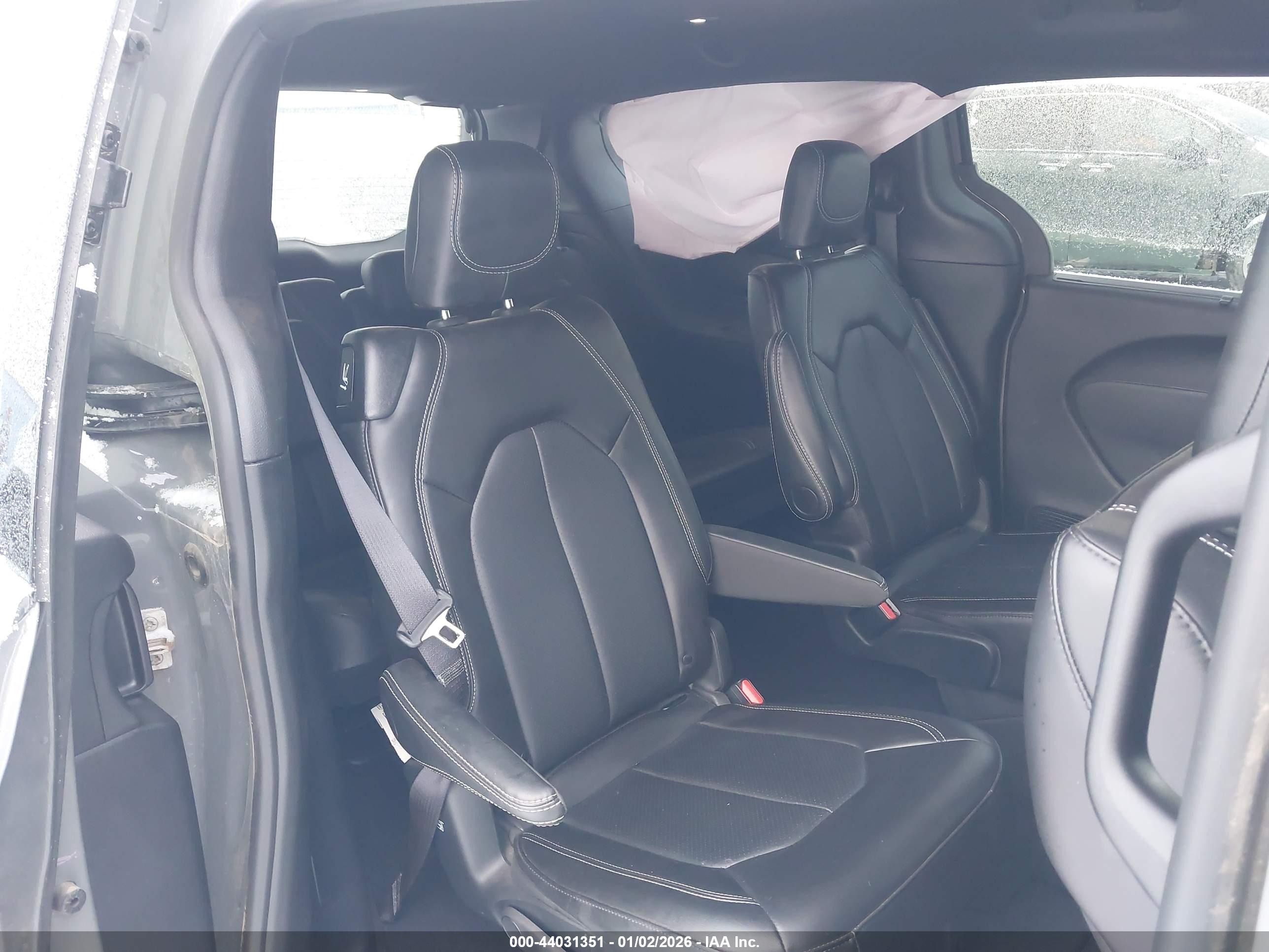 CHRYSLER PACIFICA image 8