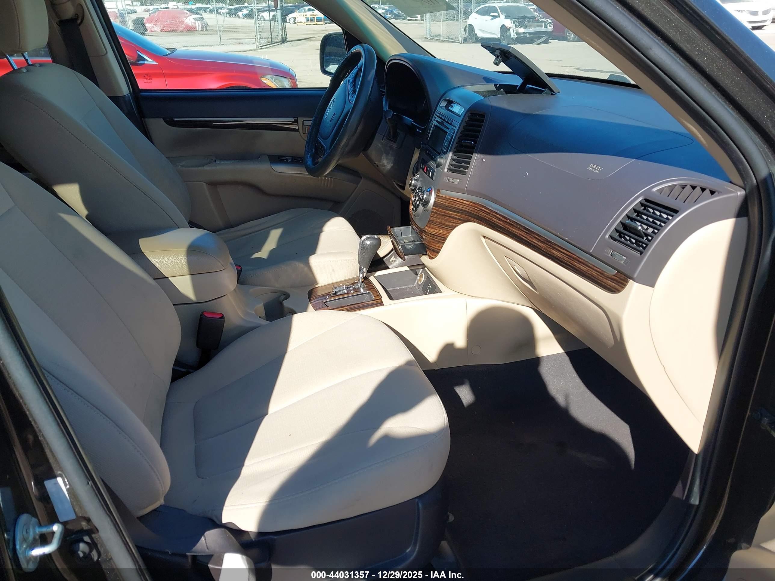 HYUNDAI SANTA image 5
