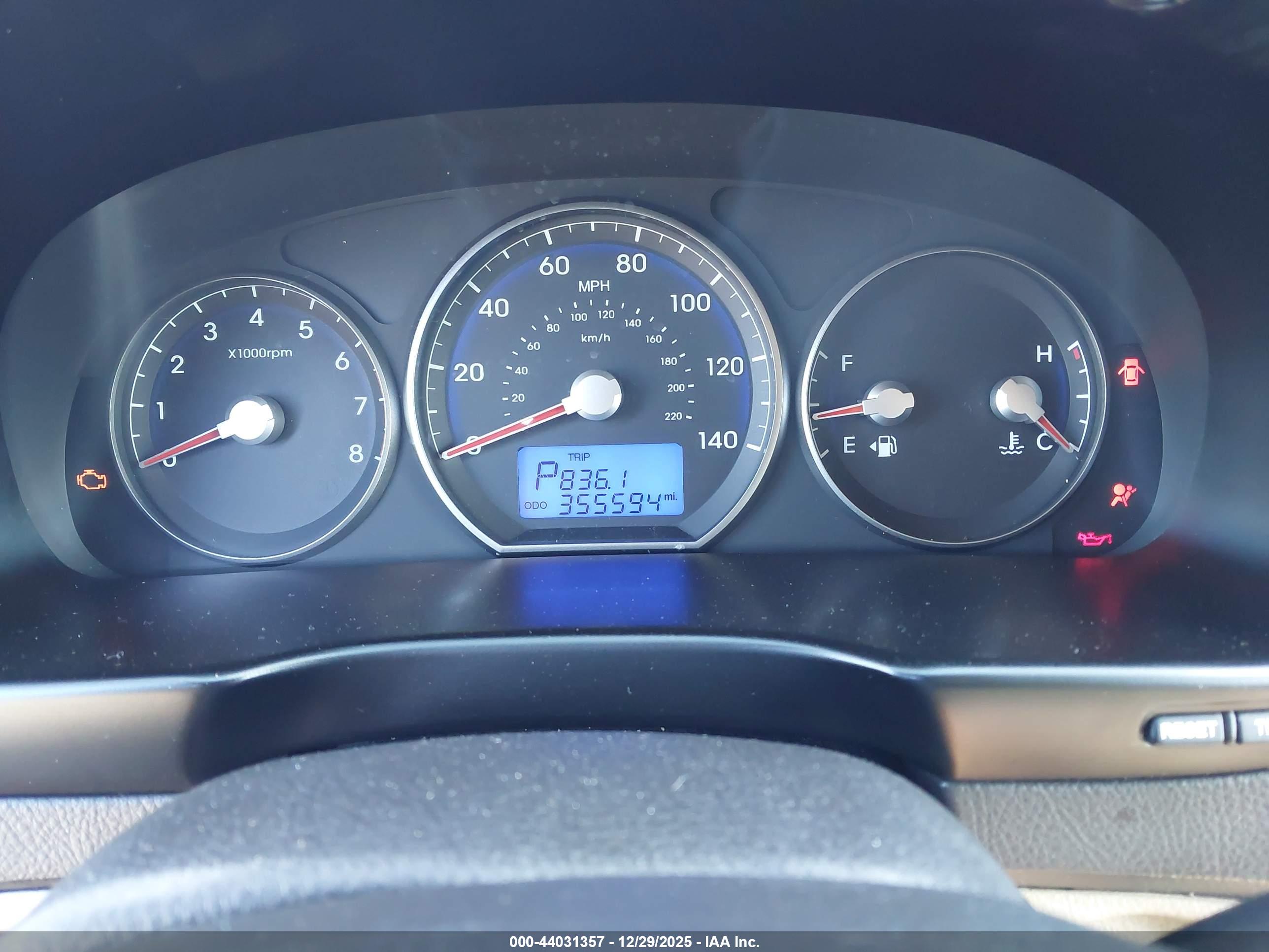 HYUNDAI SANTA image 7