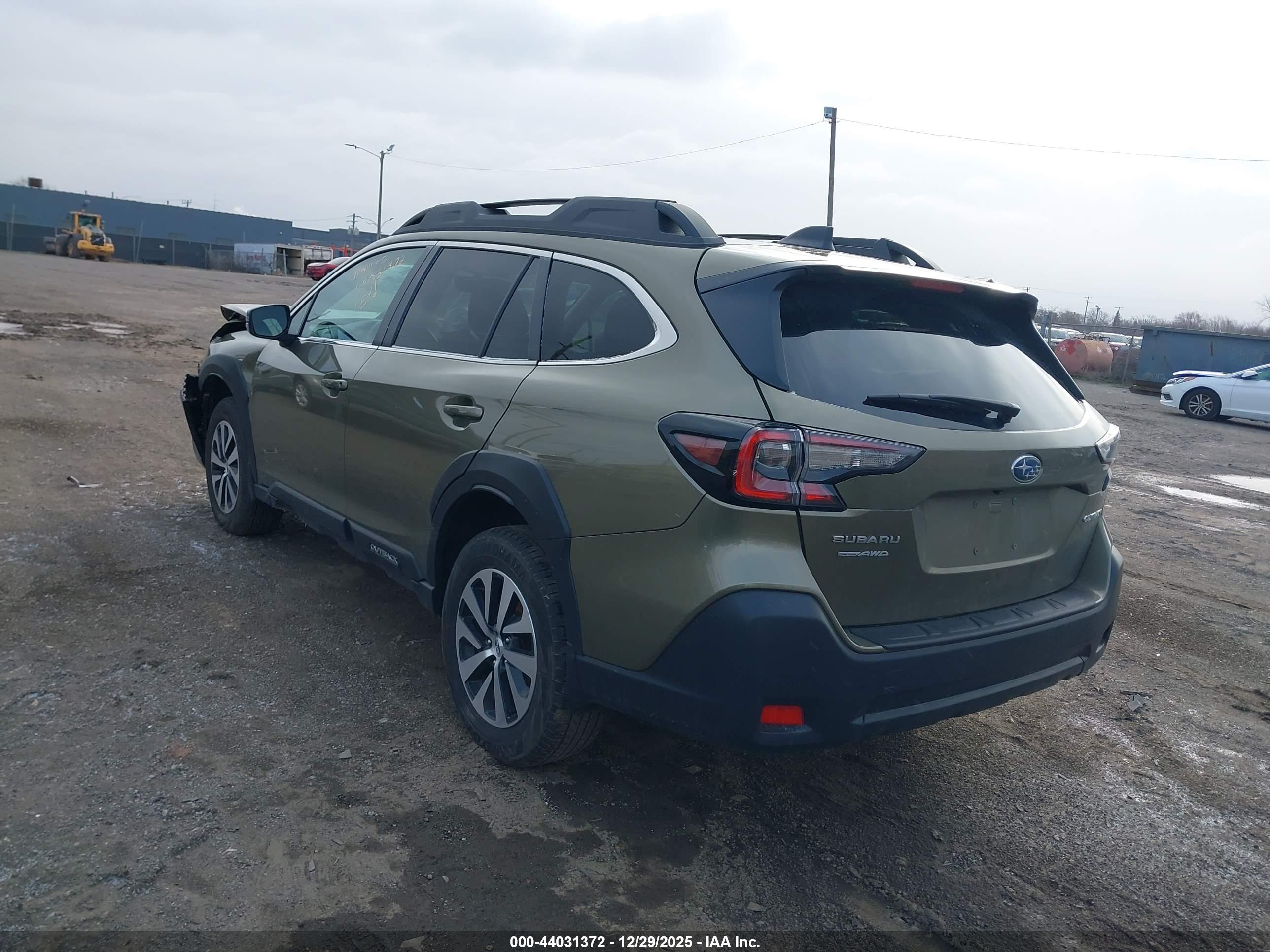 SUBARU OUTBACK image 3