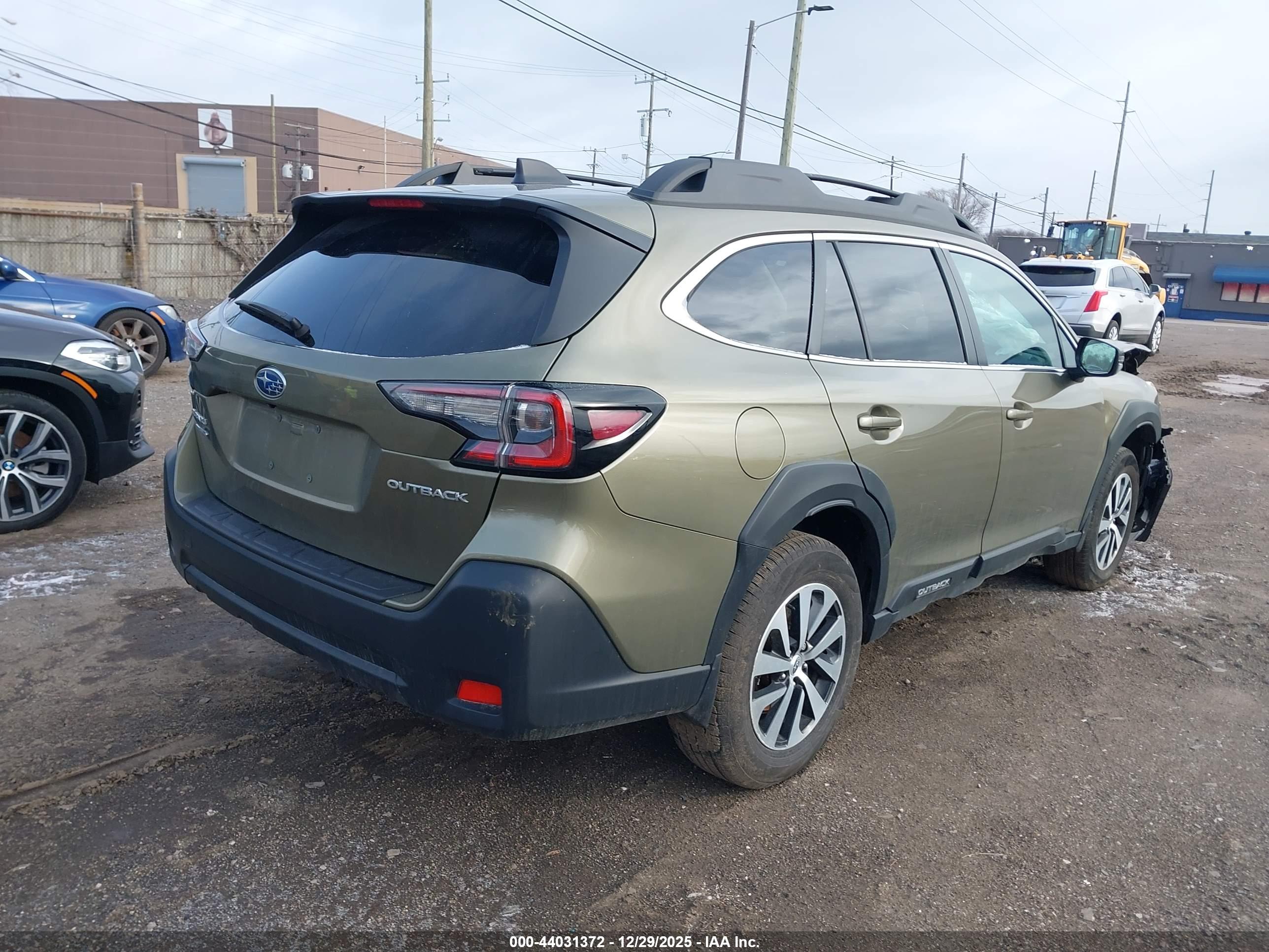 SUBARU OUTBACK image 4