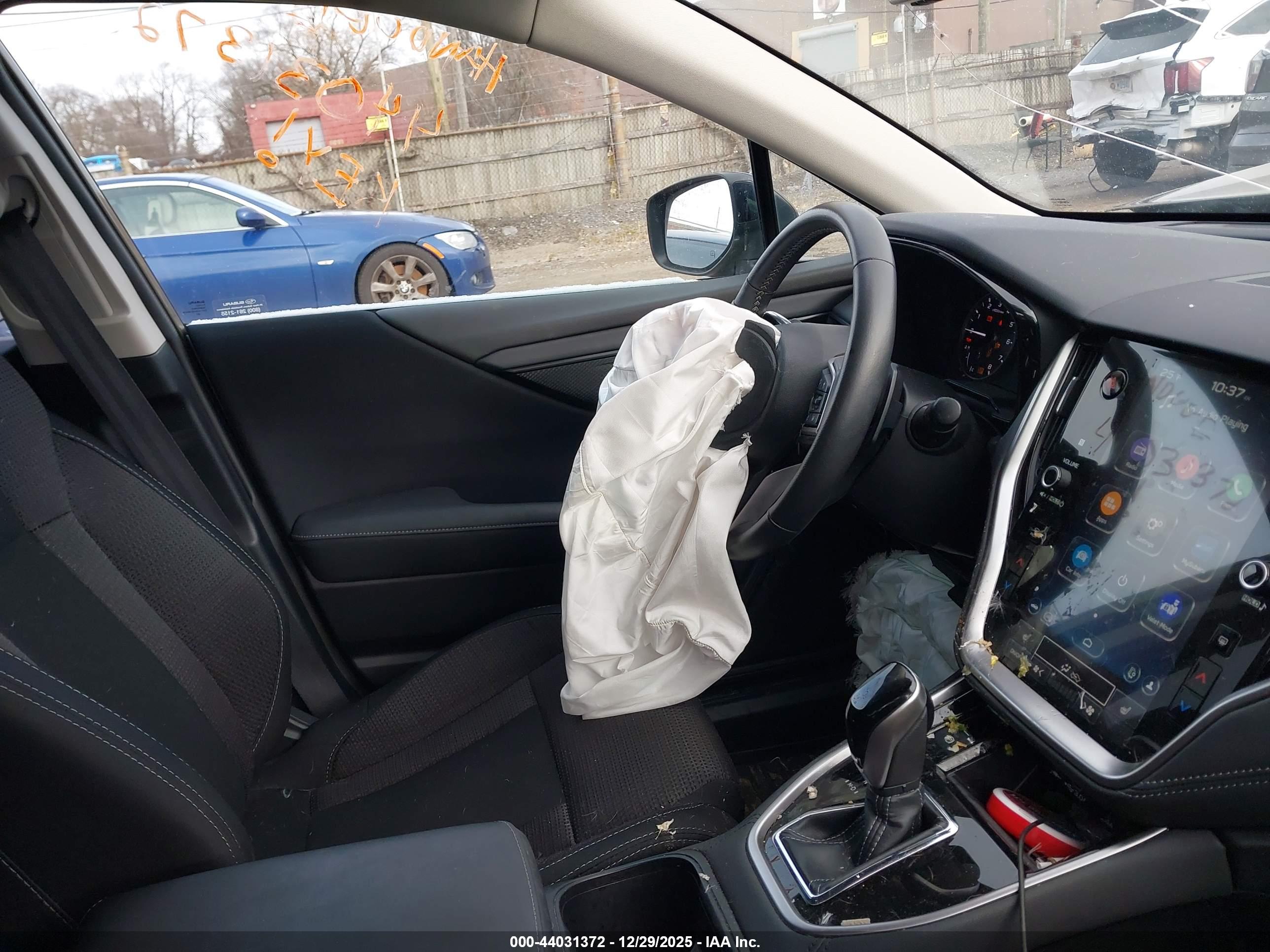 SUBARU OUTBACK image 5