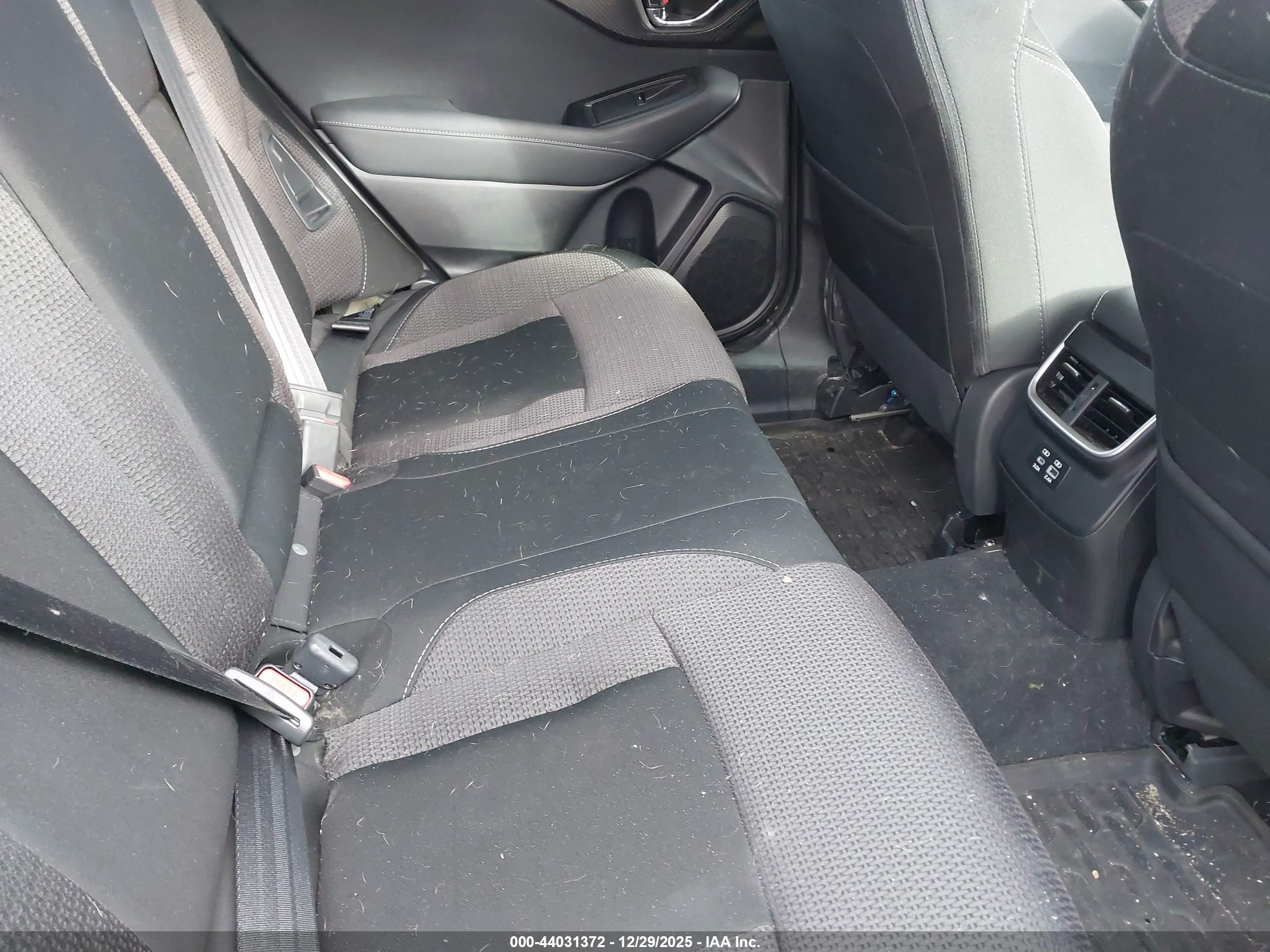 SUBARU OUTBACK image 8