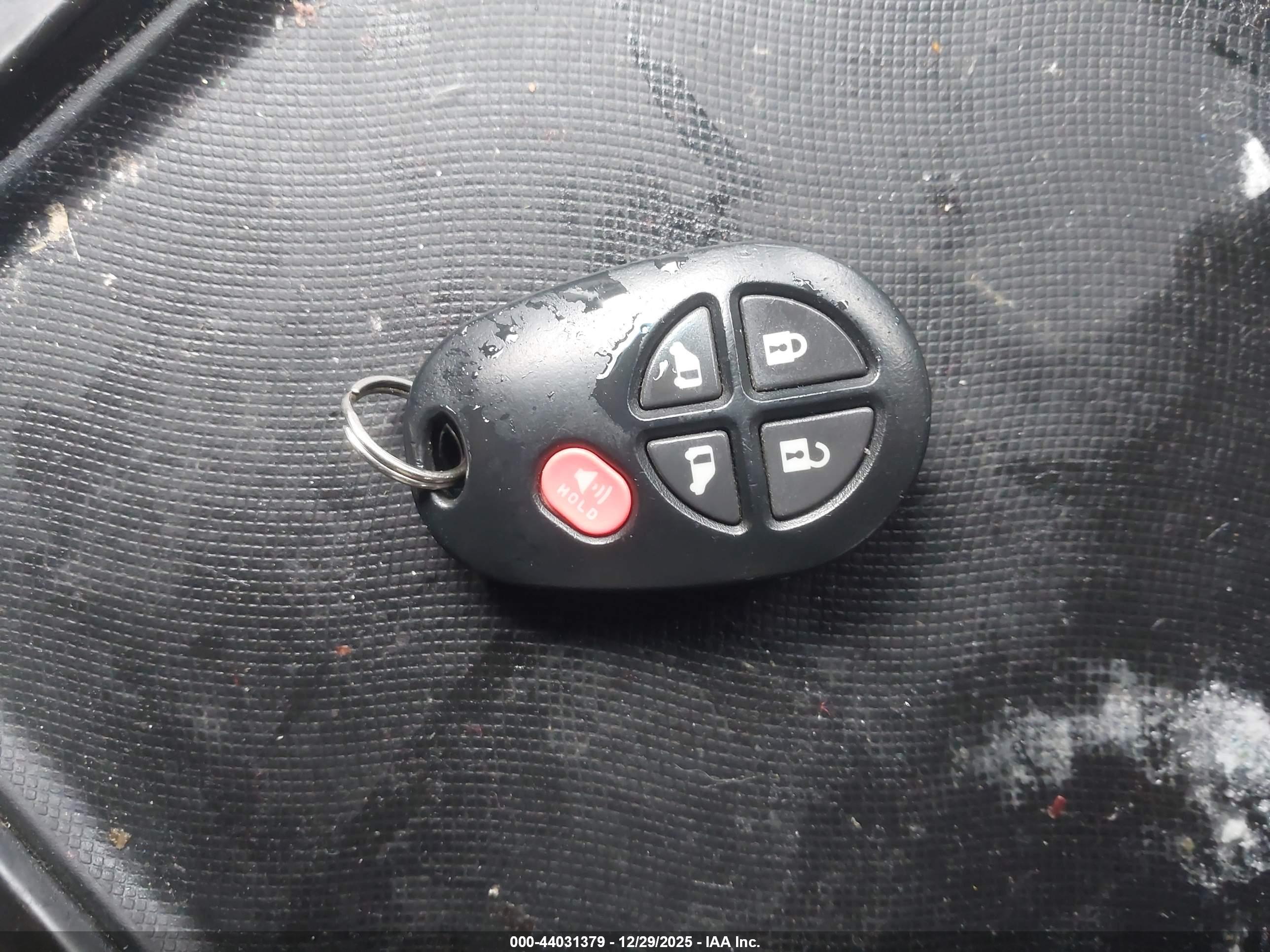 TOYOTA SIENNA image 11