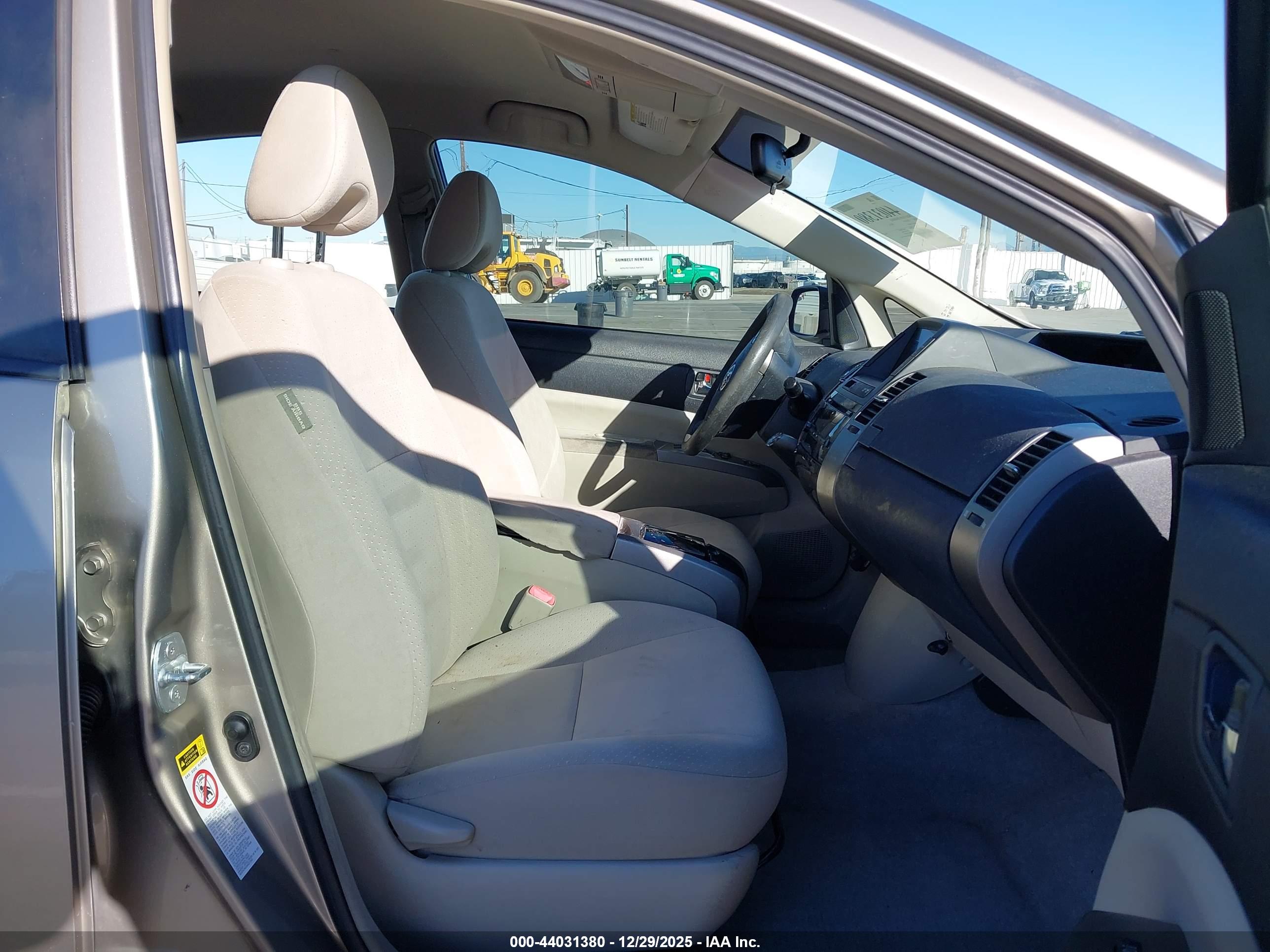 TOYOTA PRIUS image 5
