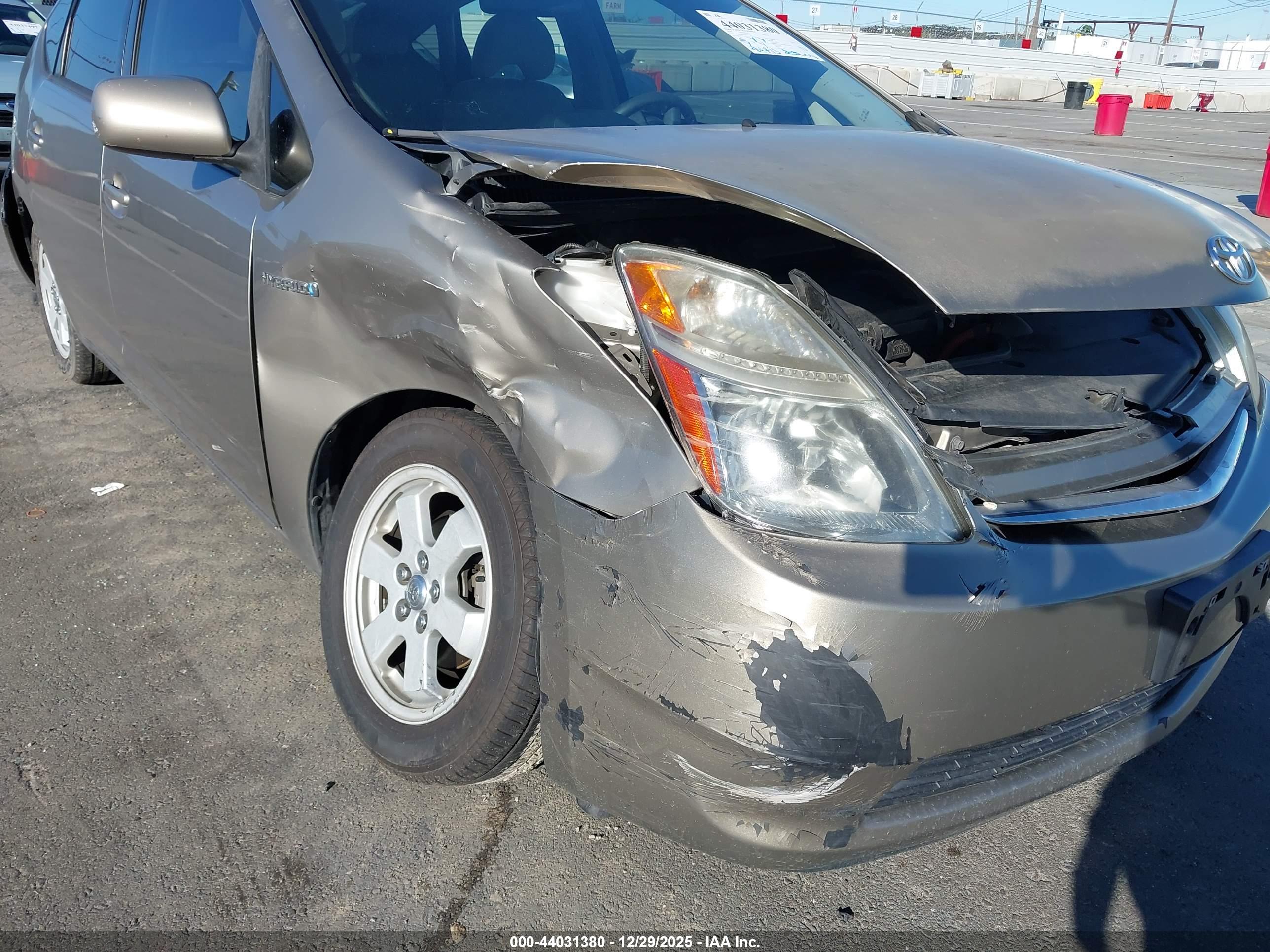 TOYOTA PRIUS image 6