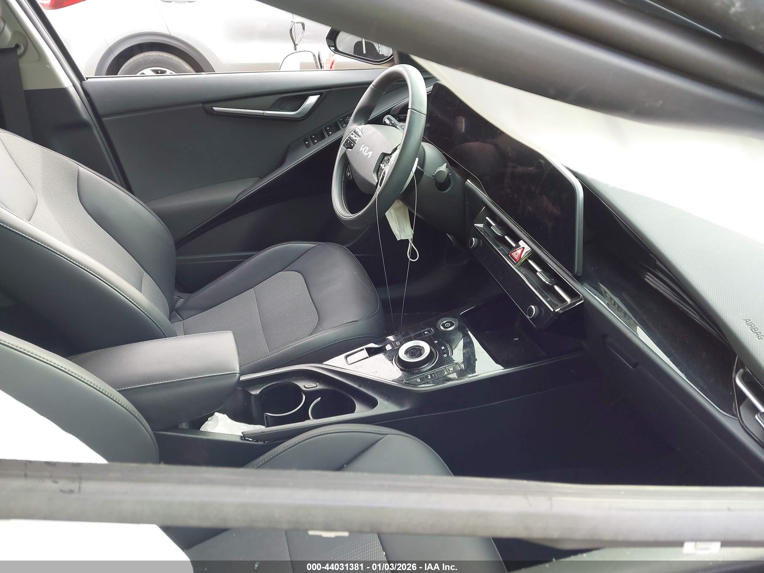 KIA NIRO image 5
