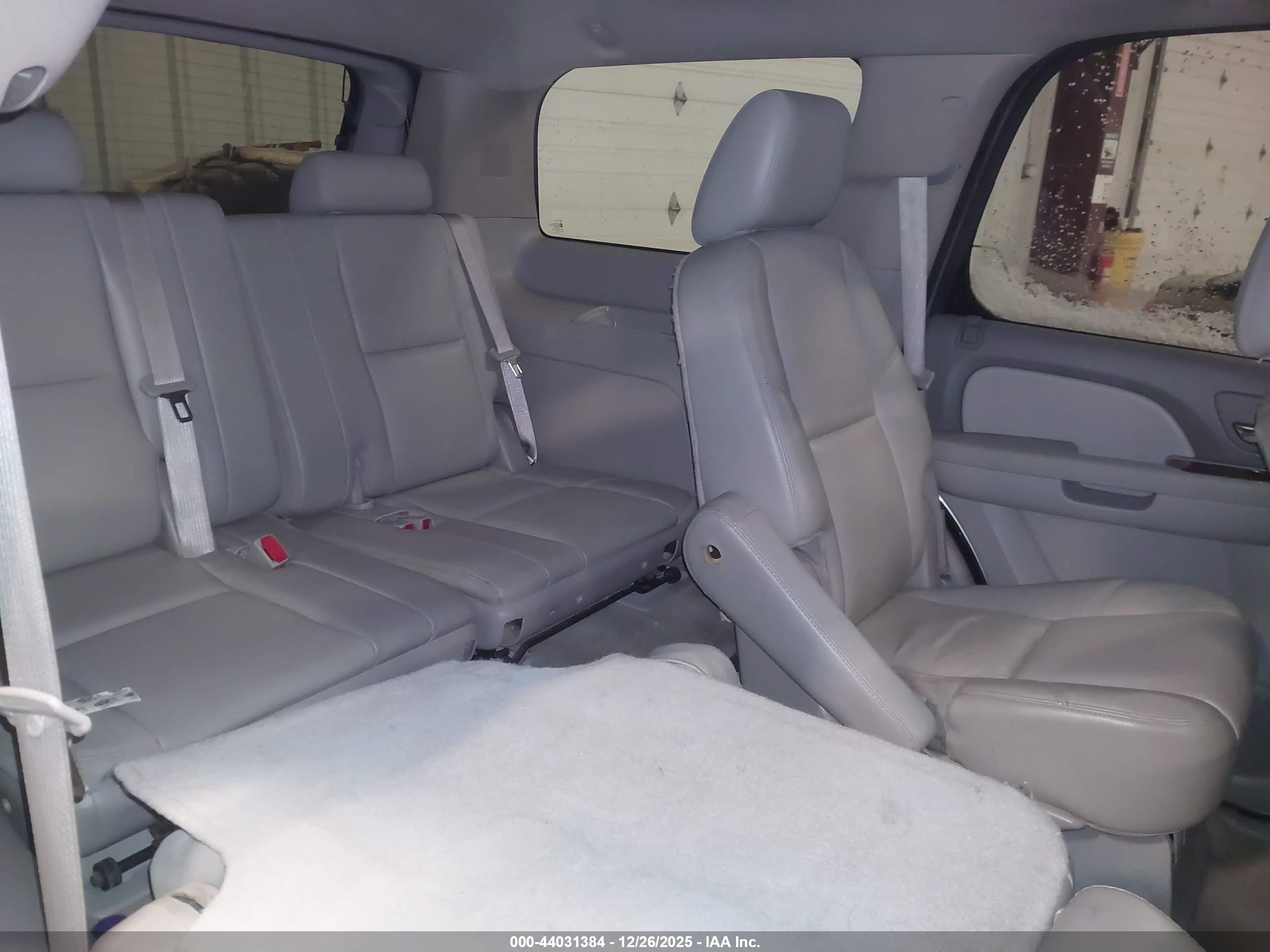 CHEVROLET TAHOE image 8