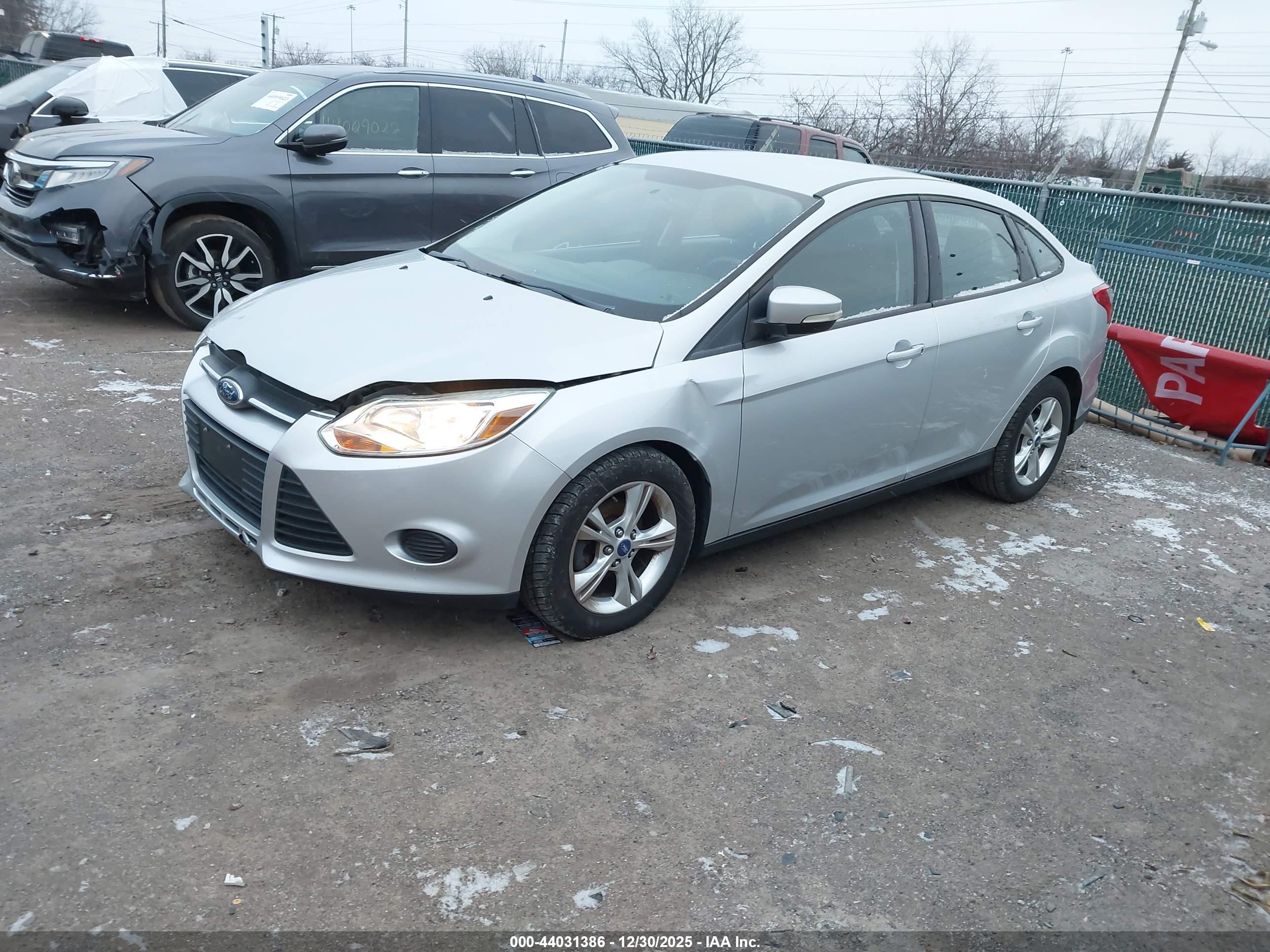 FORD FOCUS image 2