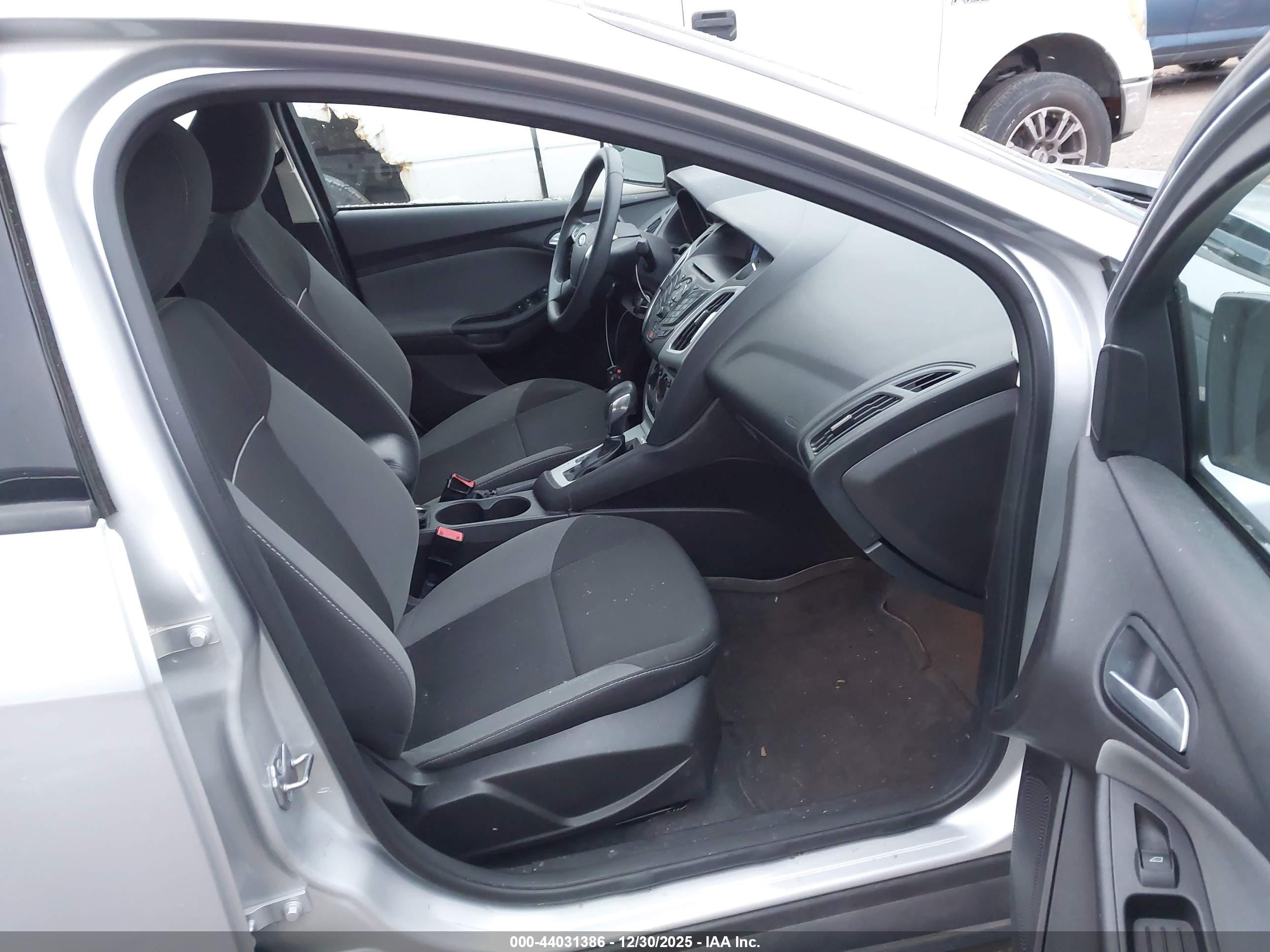 FORD FOCUS image 5