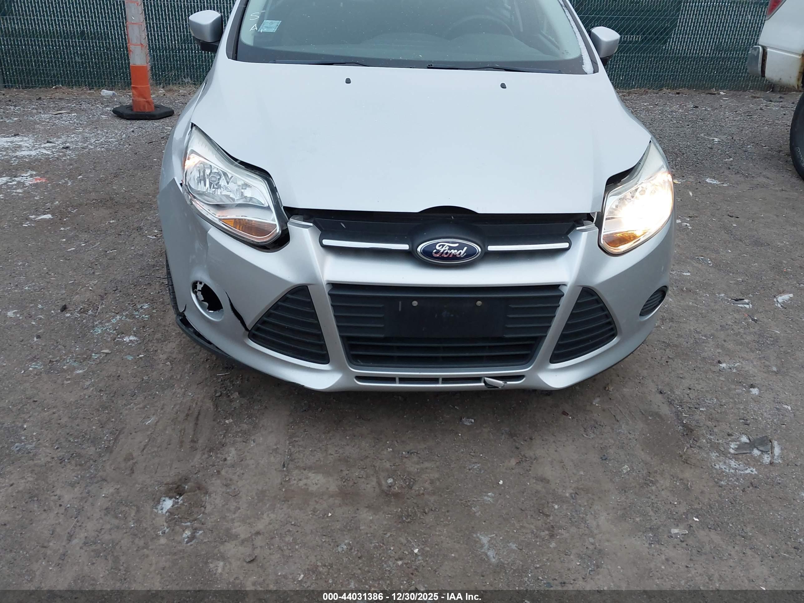 FORD FOCUS image 6