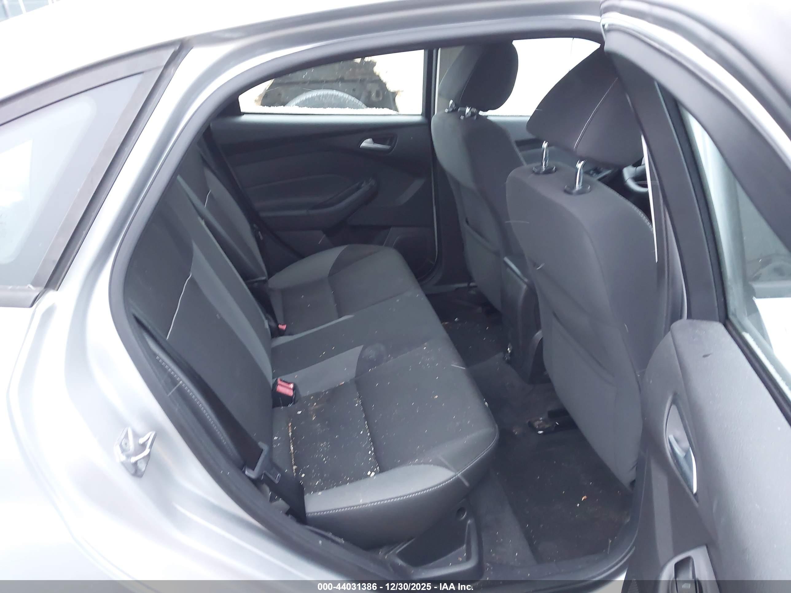FORD FOCUS image 8