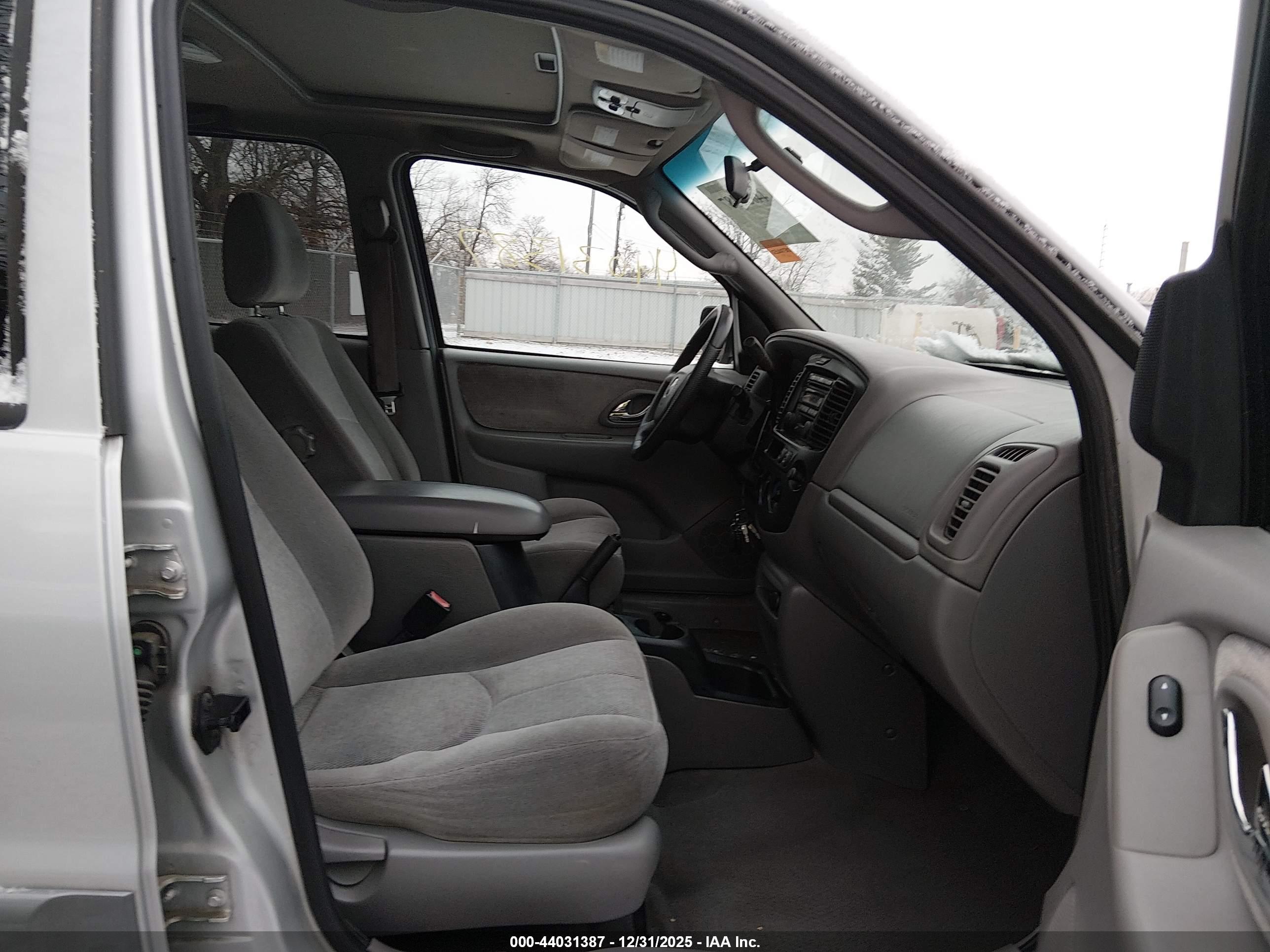 MAZDA TRIBUTE image 5