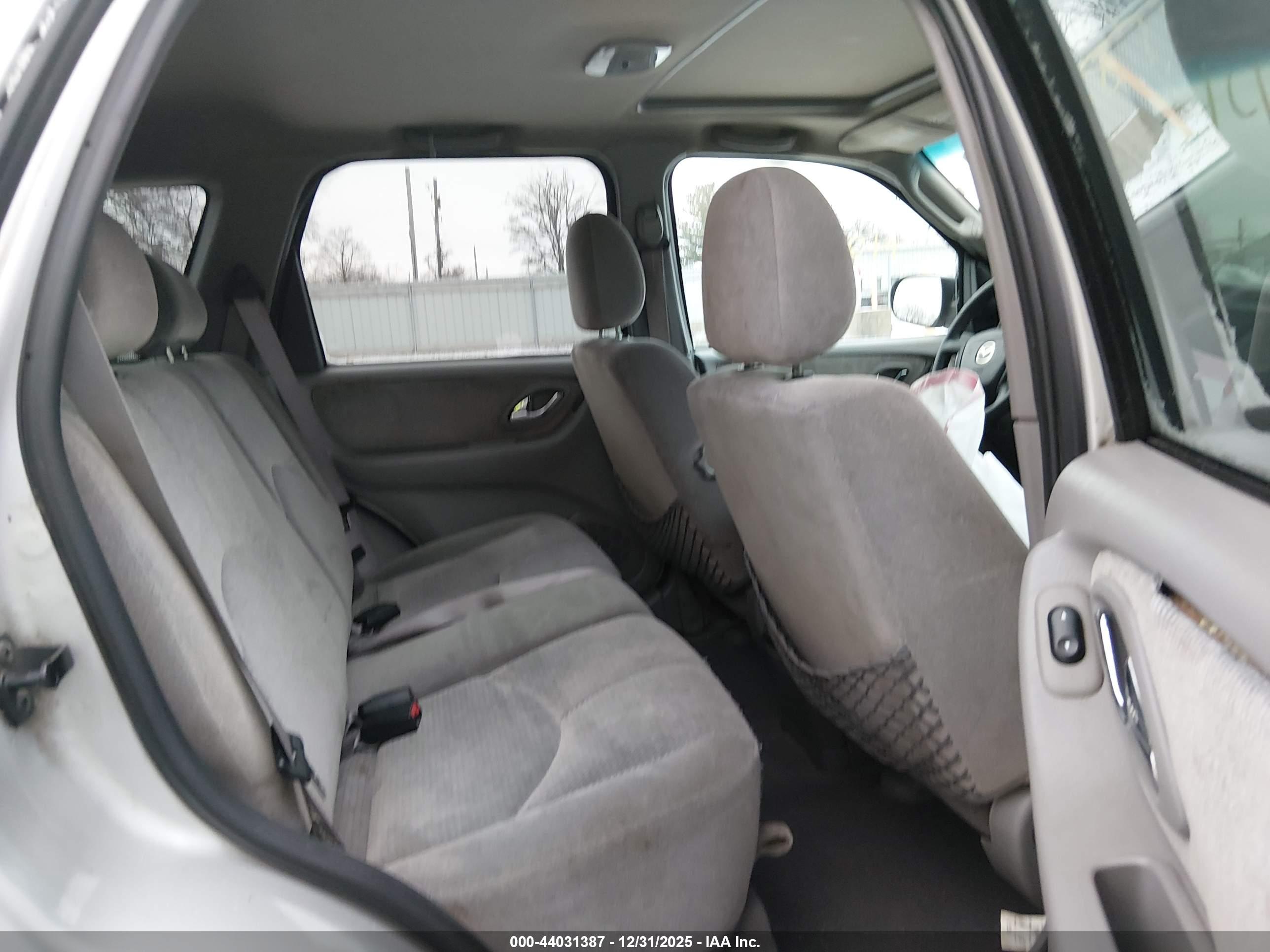 MAZDA TRIBUTE image 8