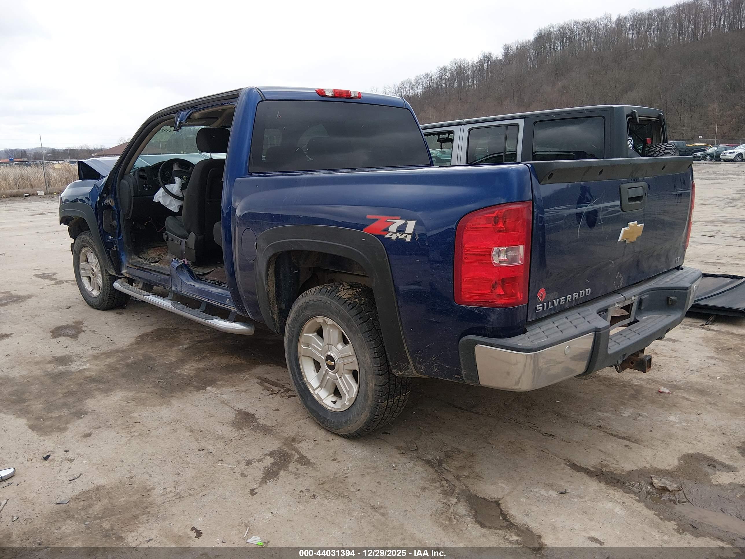 CHEVROLET SILVERADO image 3