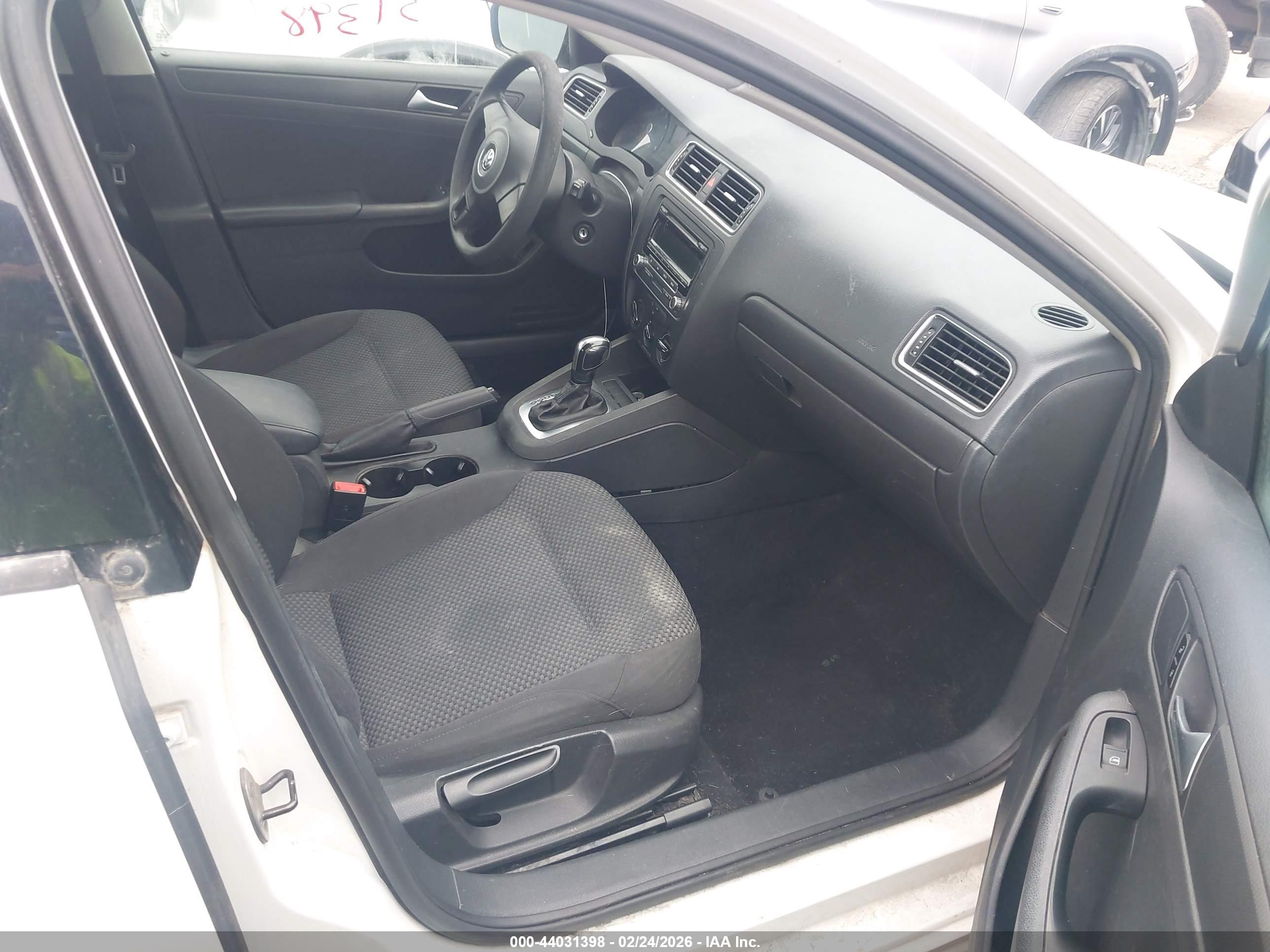 VOLKSWAGEN JETTA image 5
