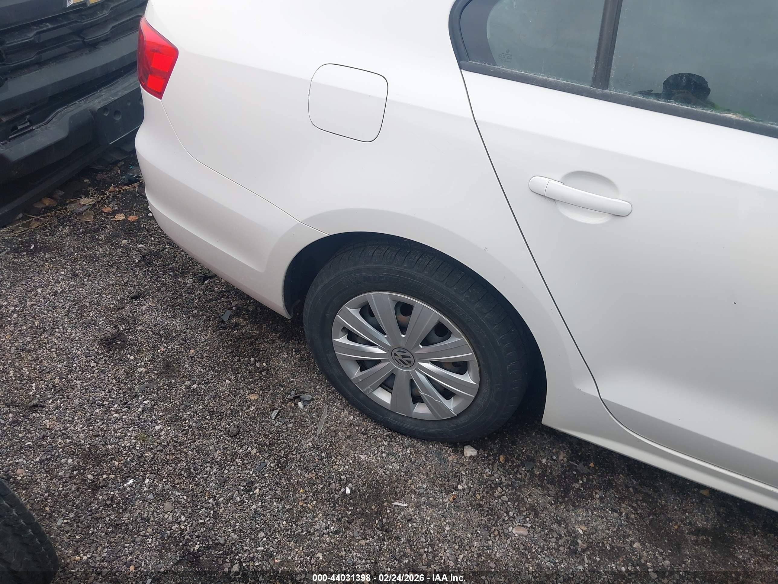 VOLKSWAGEN JETTA image 6