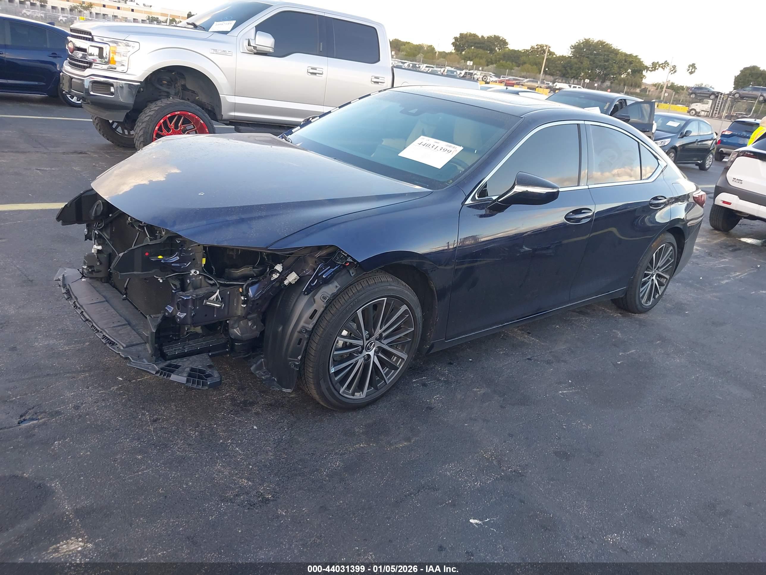 LEXUS ES image 2