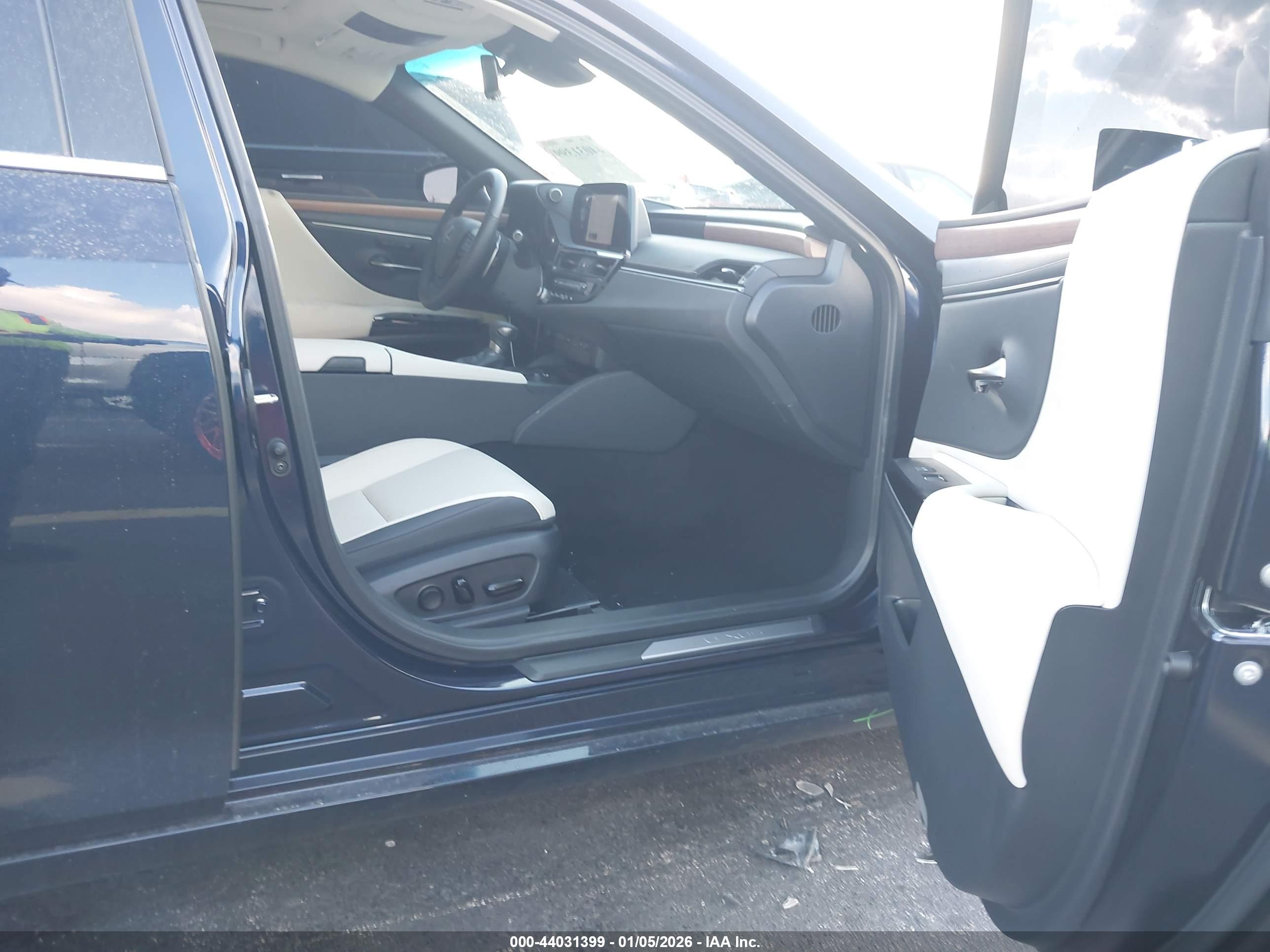 LEXUS ES image 5