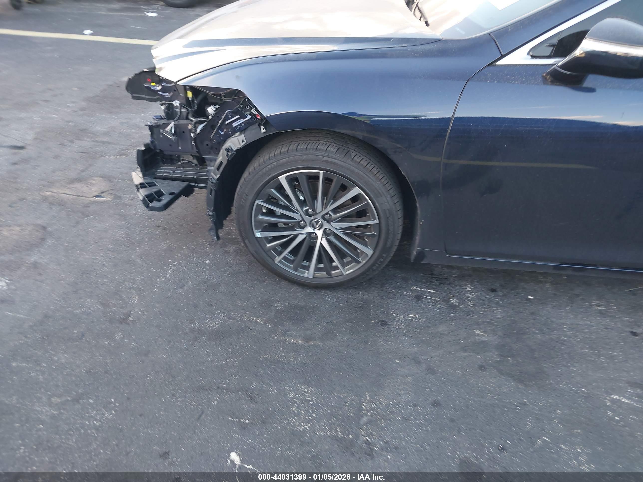 LEXUS ES image 6