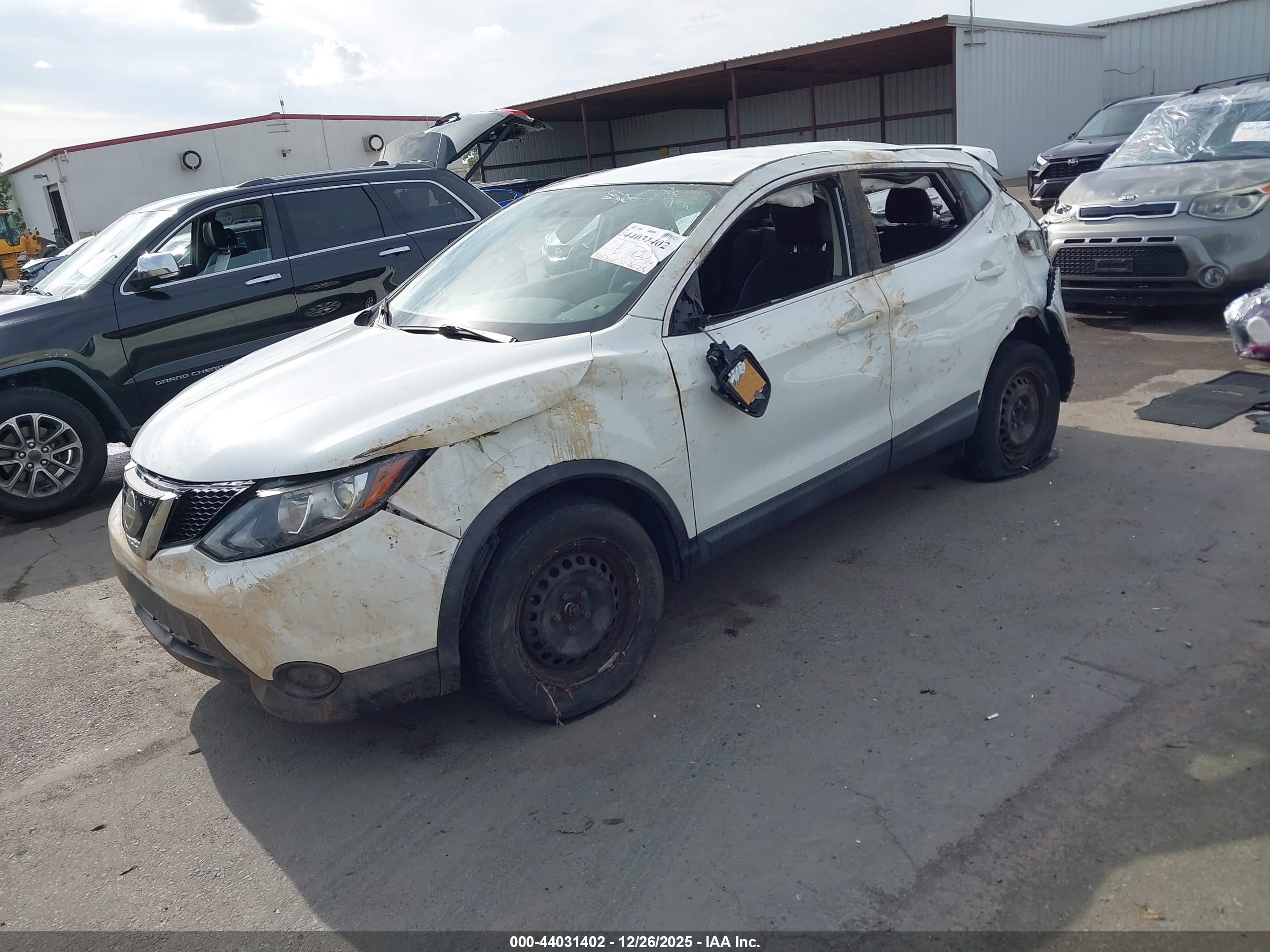 NISSAN ROGUE image 2