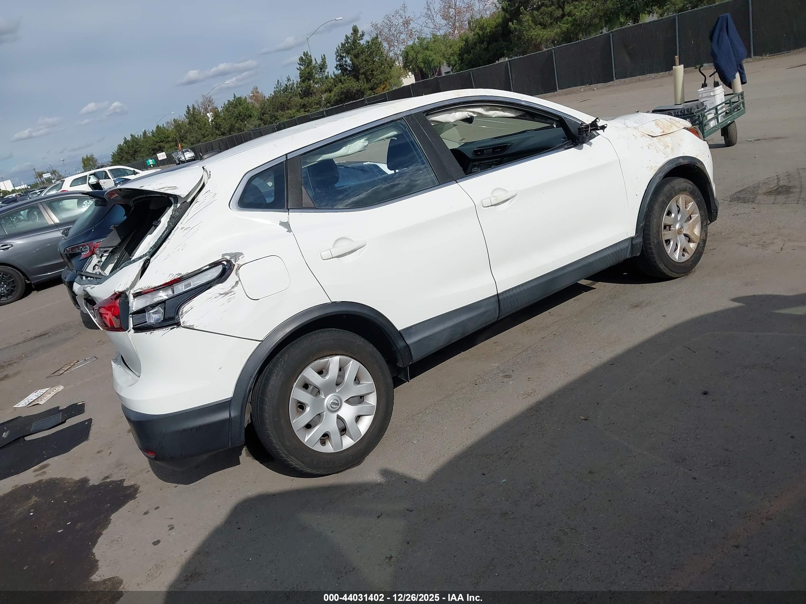 NISSAN ROGUE image 4