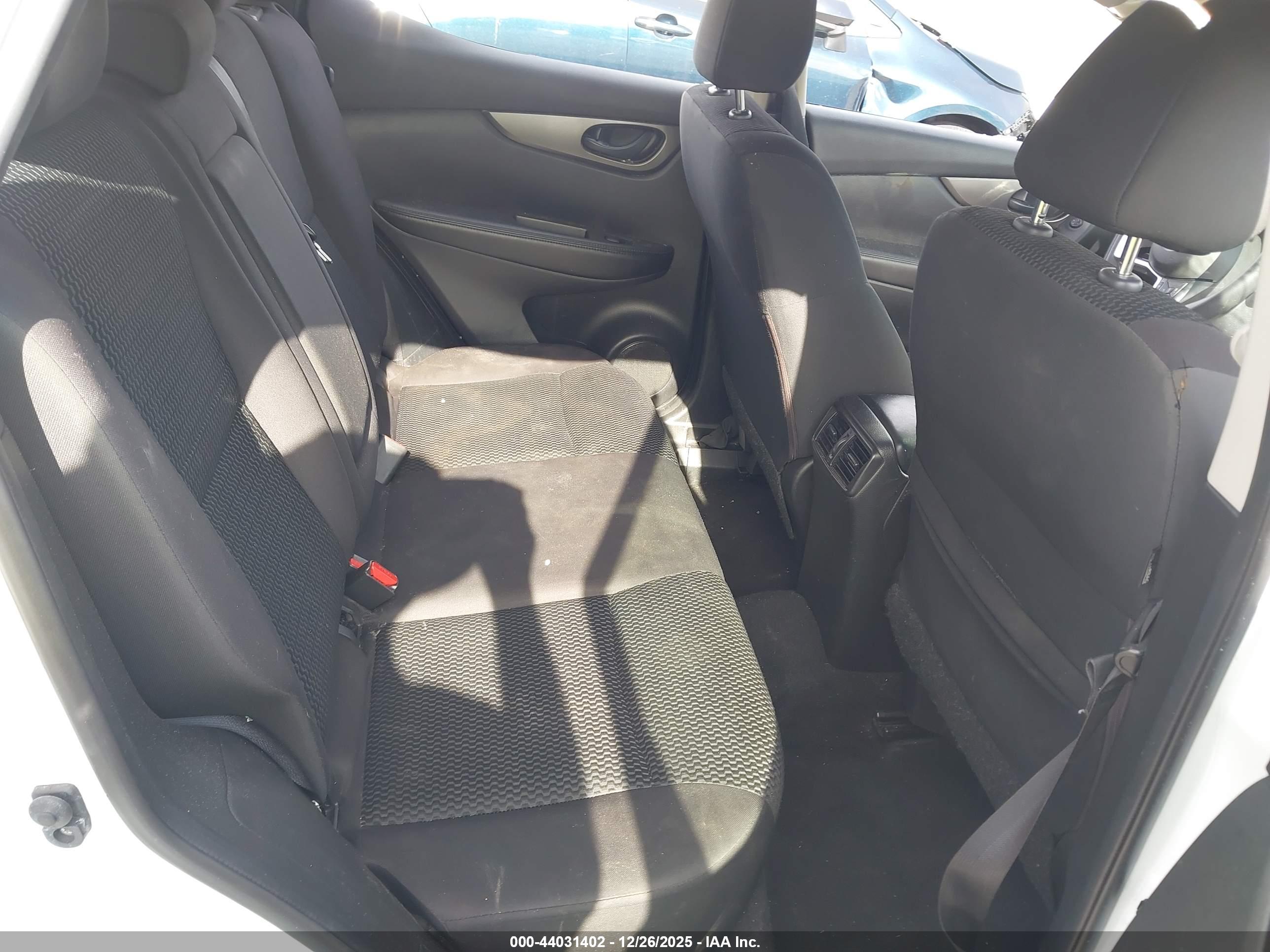 NISSAN ROGUE image 8