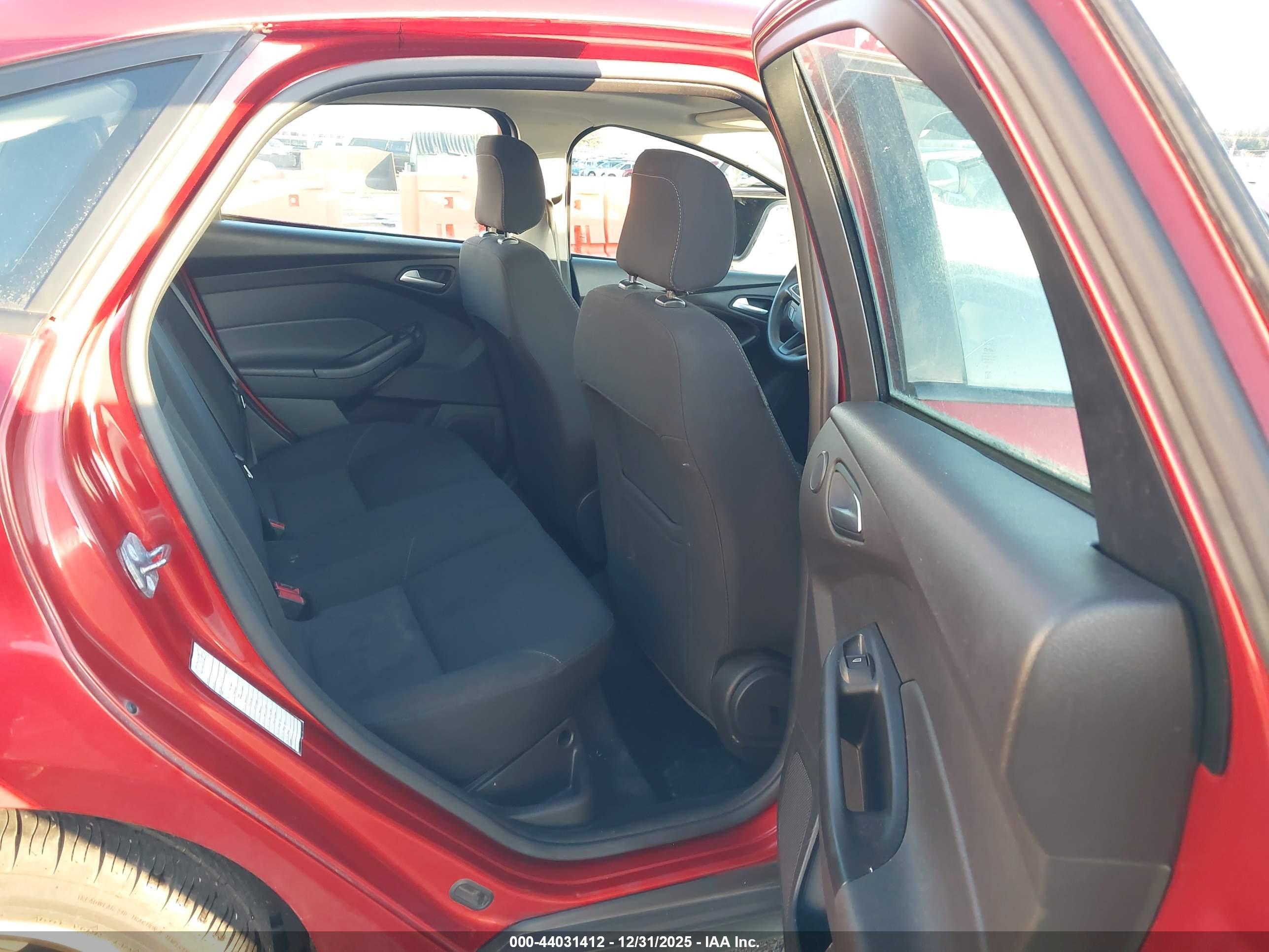 FORD FOCUS image 8