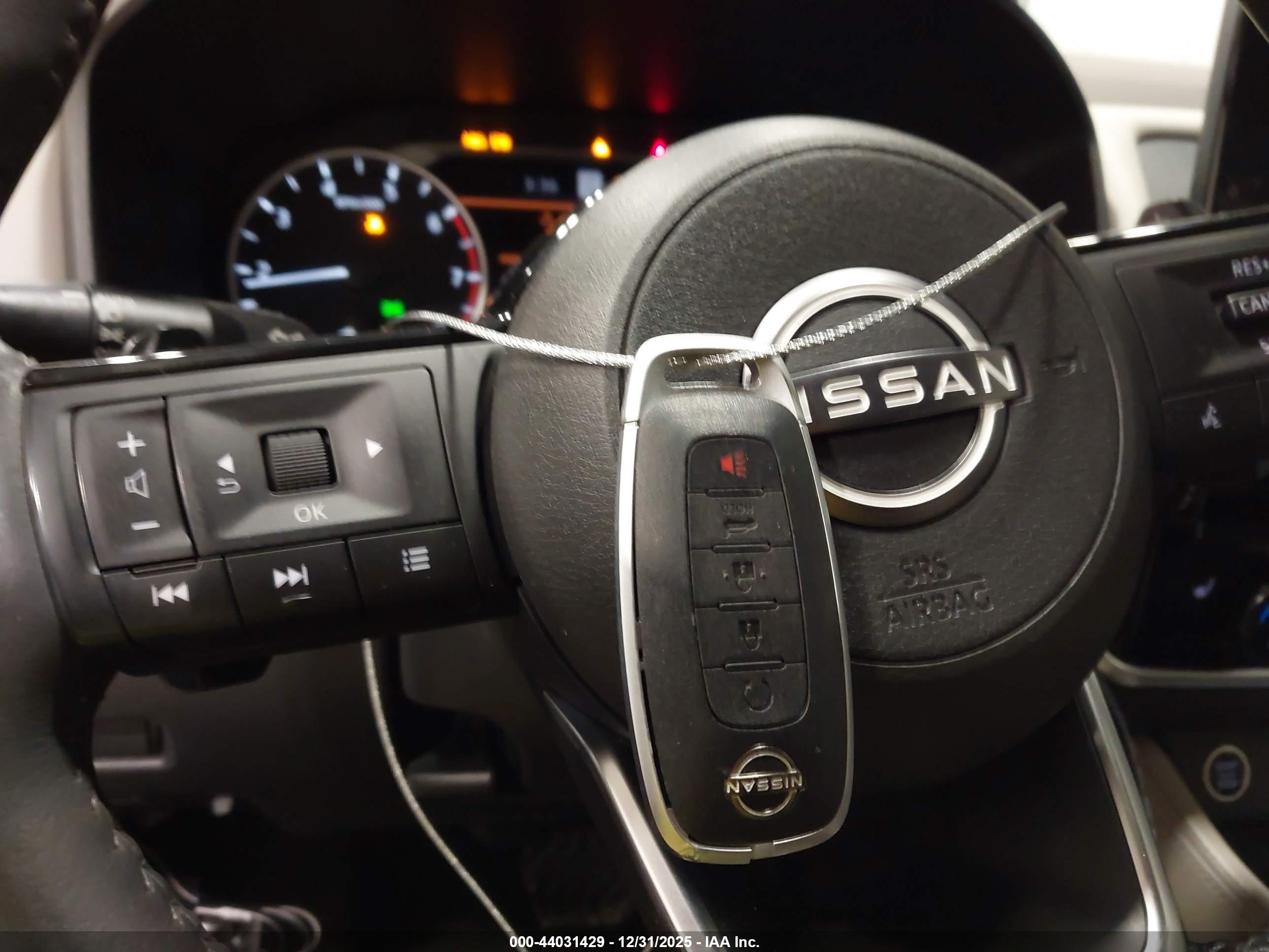 NISSAN ROGUE image 11