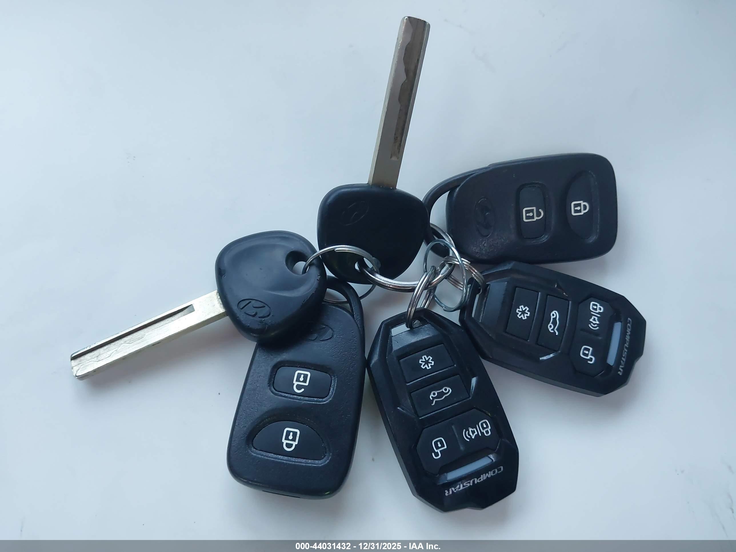 HYUNDAI ACCENT image 11