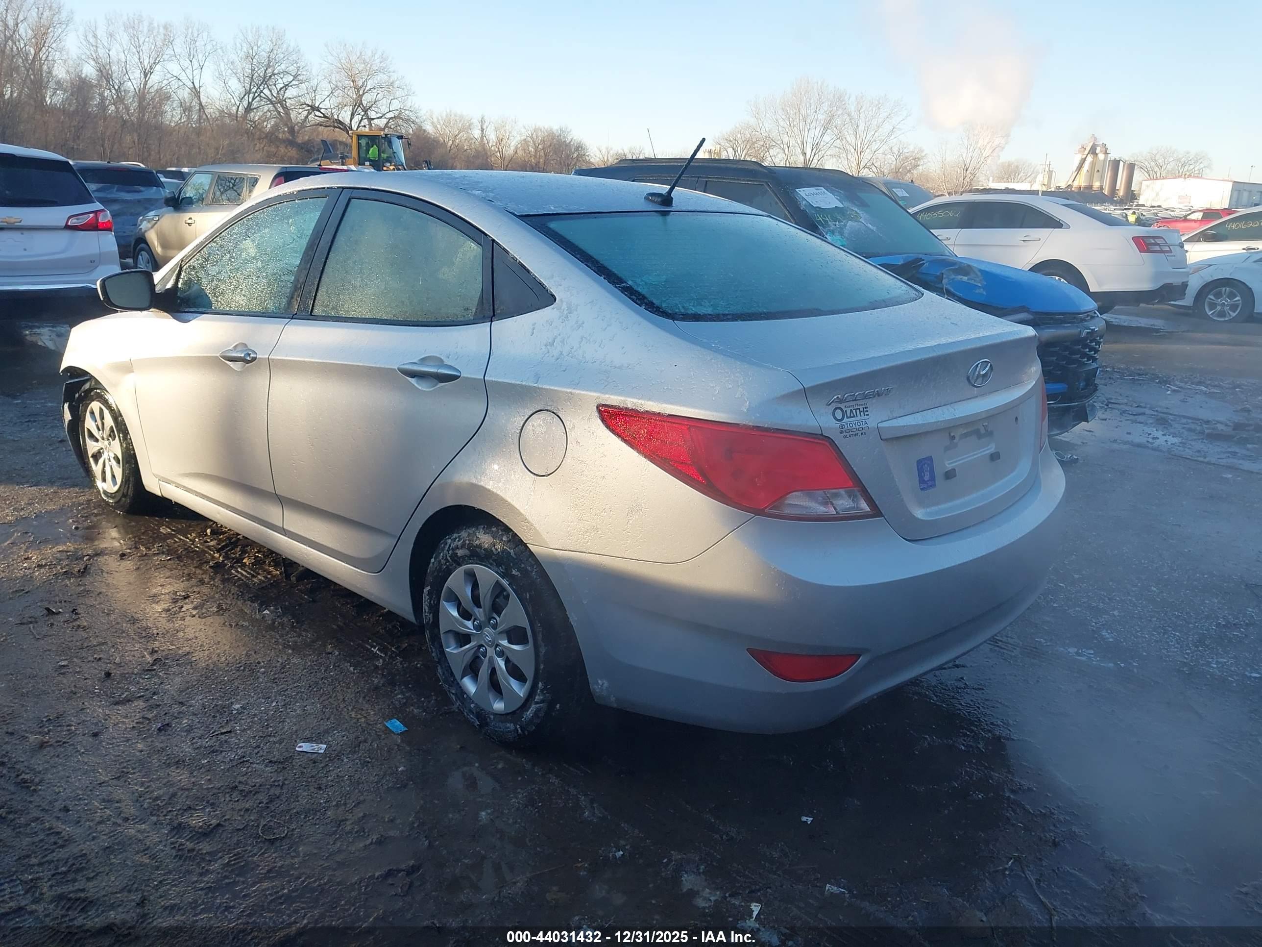 HYUNDAI ACCENT image 3