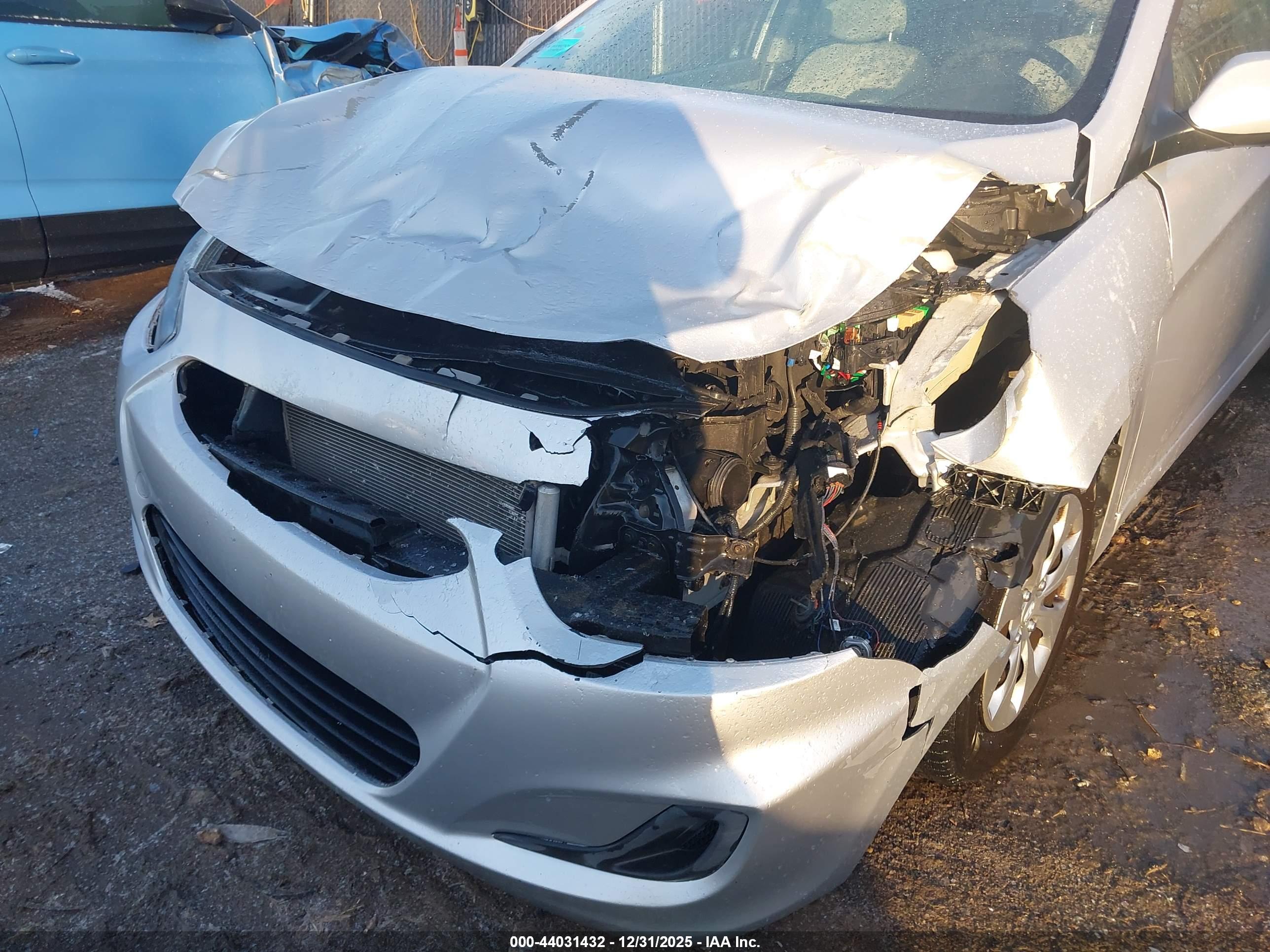 HYUNDAI ACCENT image 6