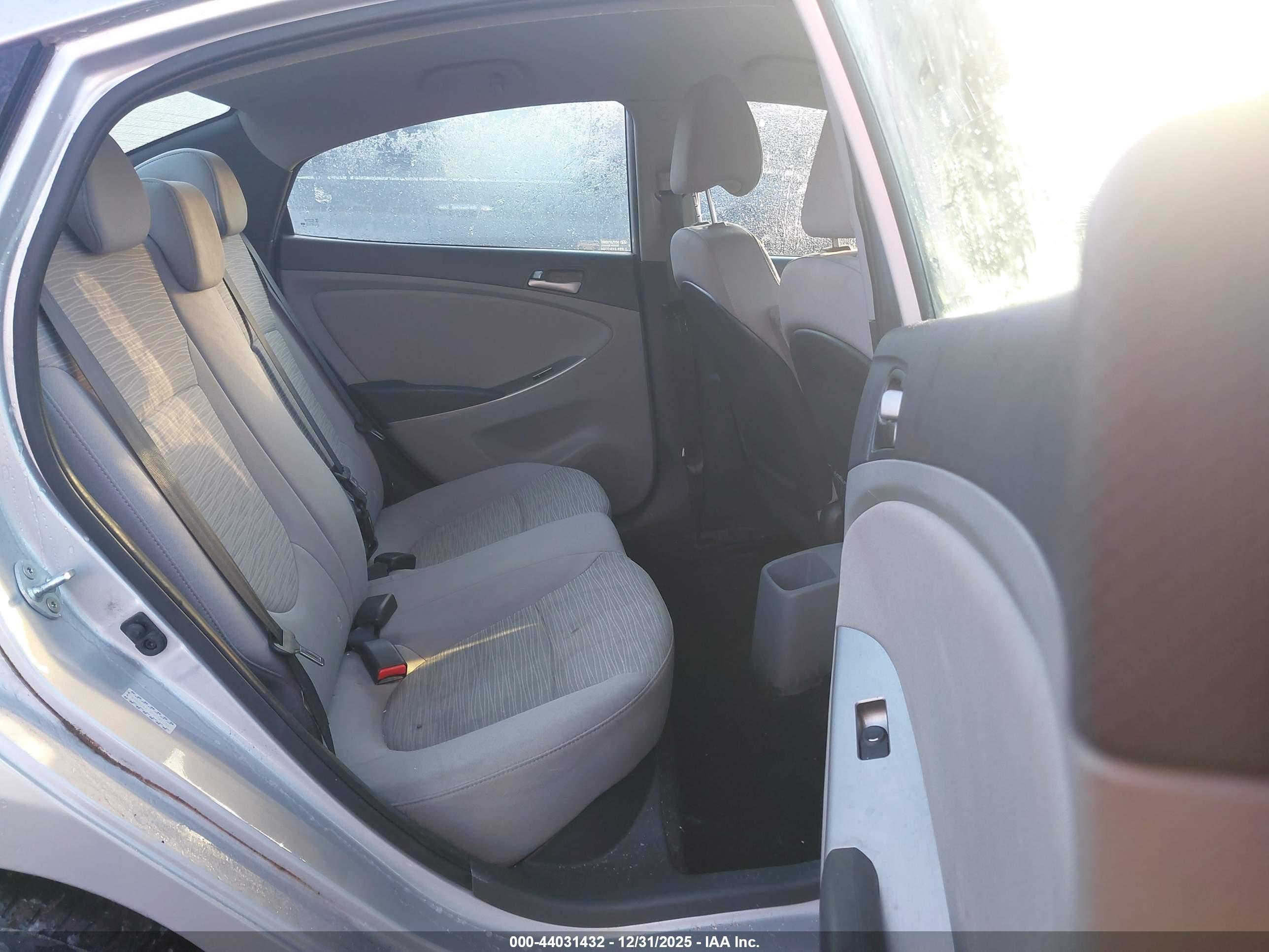 HYUNDAI ACCENT image 8