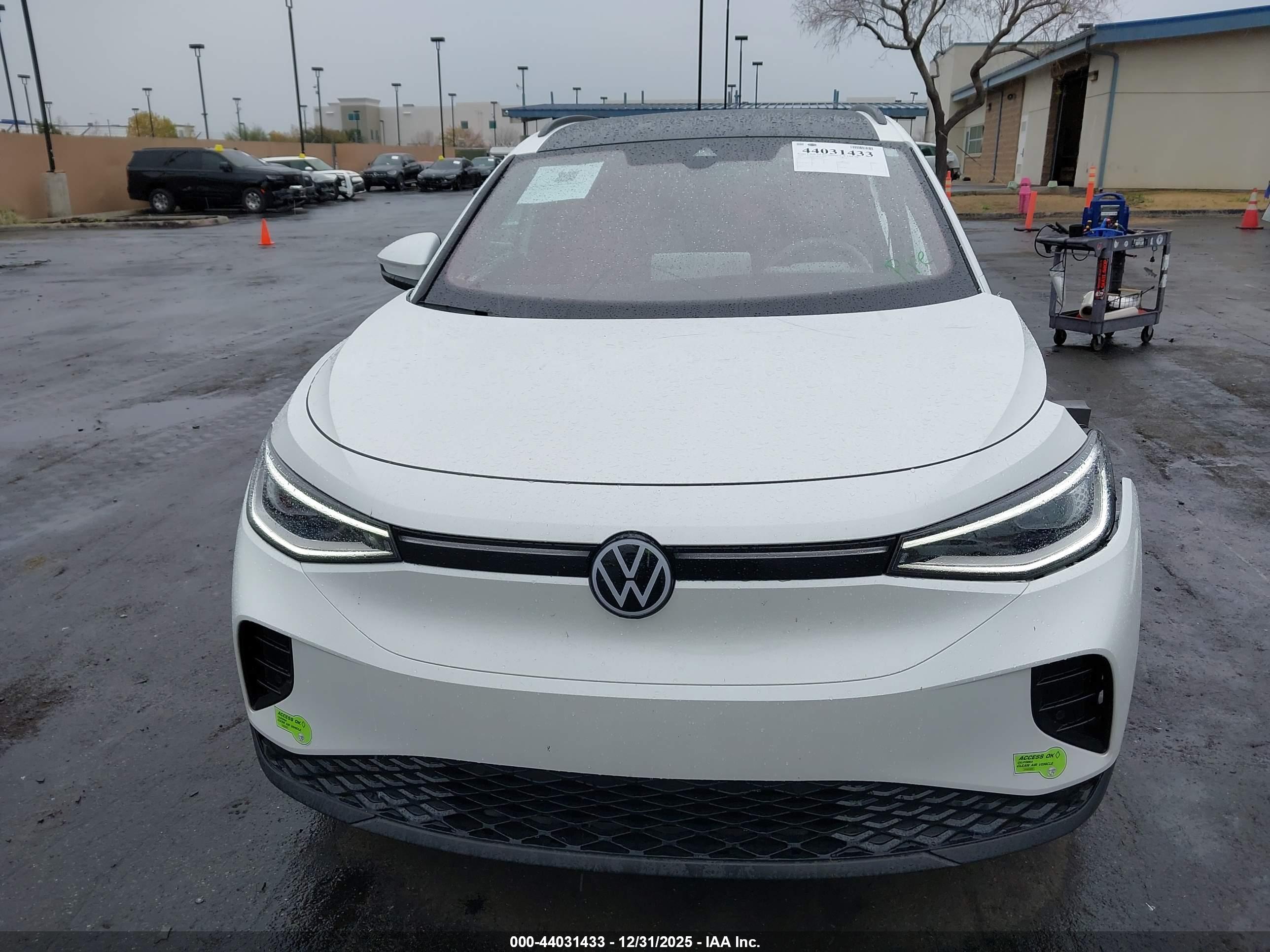 VOLKSWAGEN ID.4 image 10