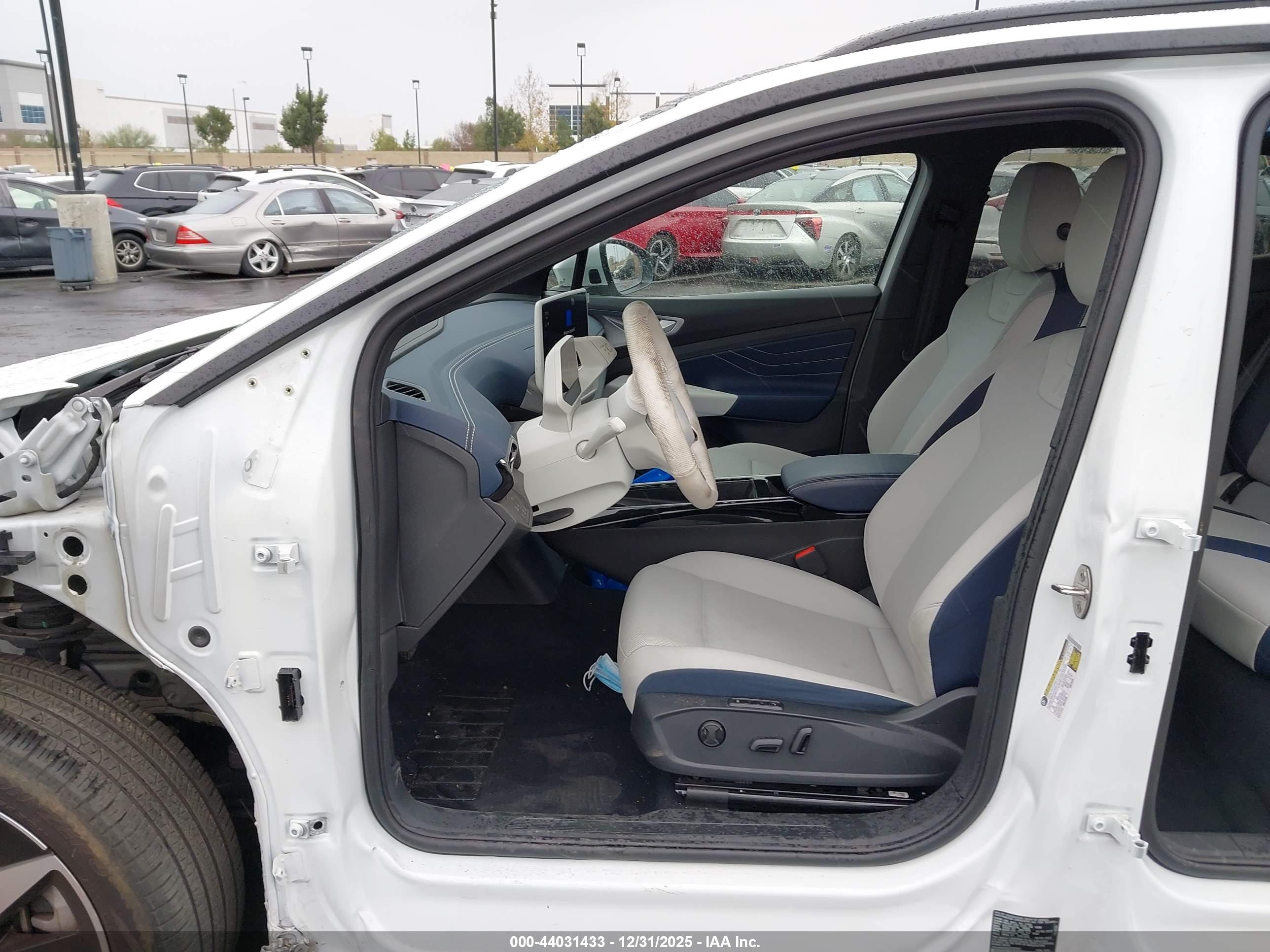 VOLKSWAGEN ID.4 image 5