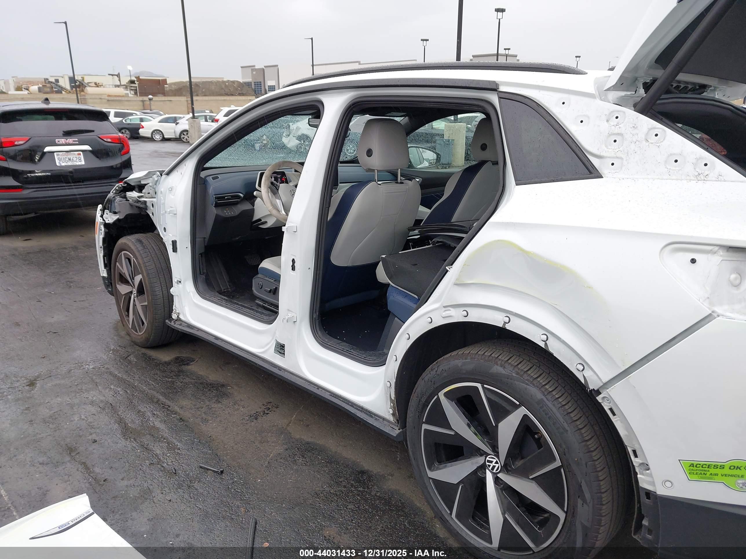 VOLKSWAGEN ID.4 image 6